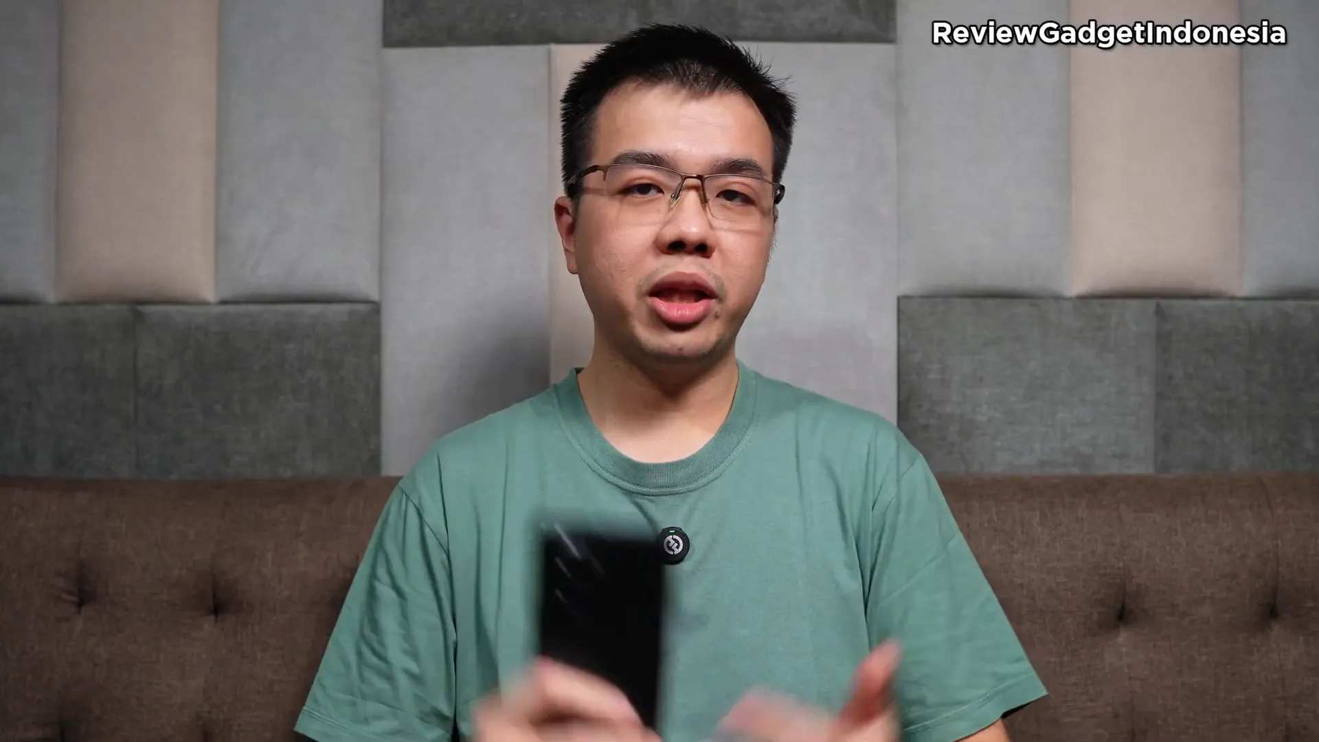 Logo Review Gadget dan pembukaan review Infinix Hot 60 Pro Plus