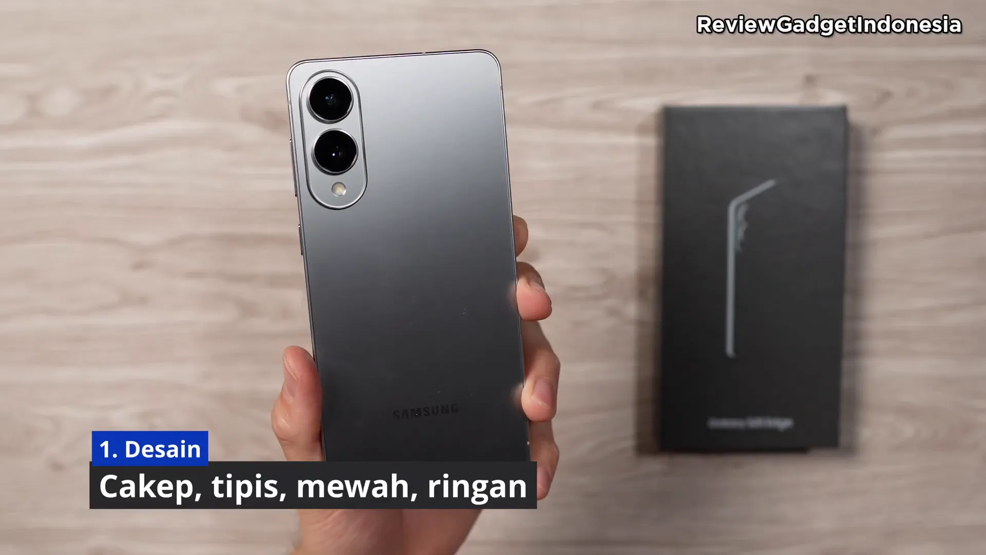 Samsung Galaxy S25 Edge tampak depan dan sisi dengan desain tipis dan elegan