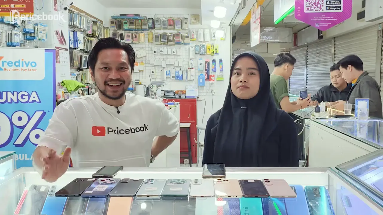 Host memperkenalkan konten review gadget dan laptop termurah di Bekasi