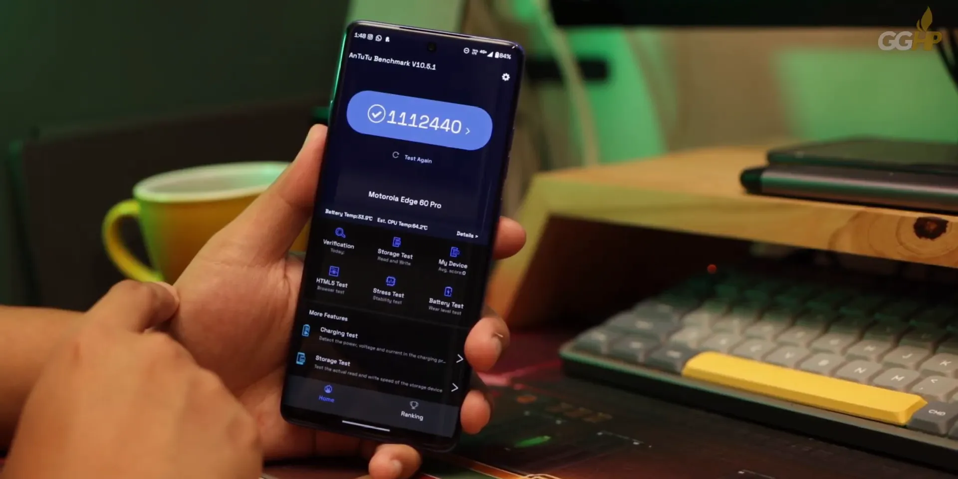Performa dan storage cepat Motorola Edge 60 Pro dengan sertifikasi ketahanan tinggi