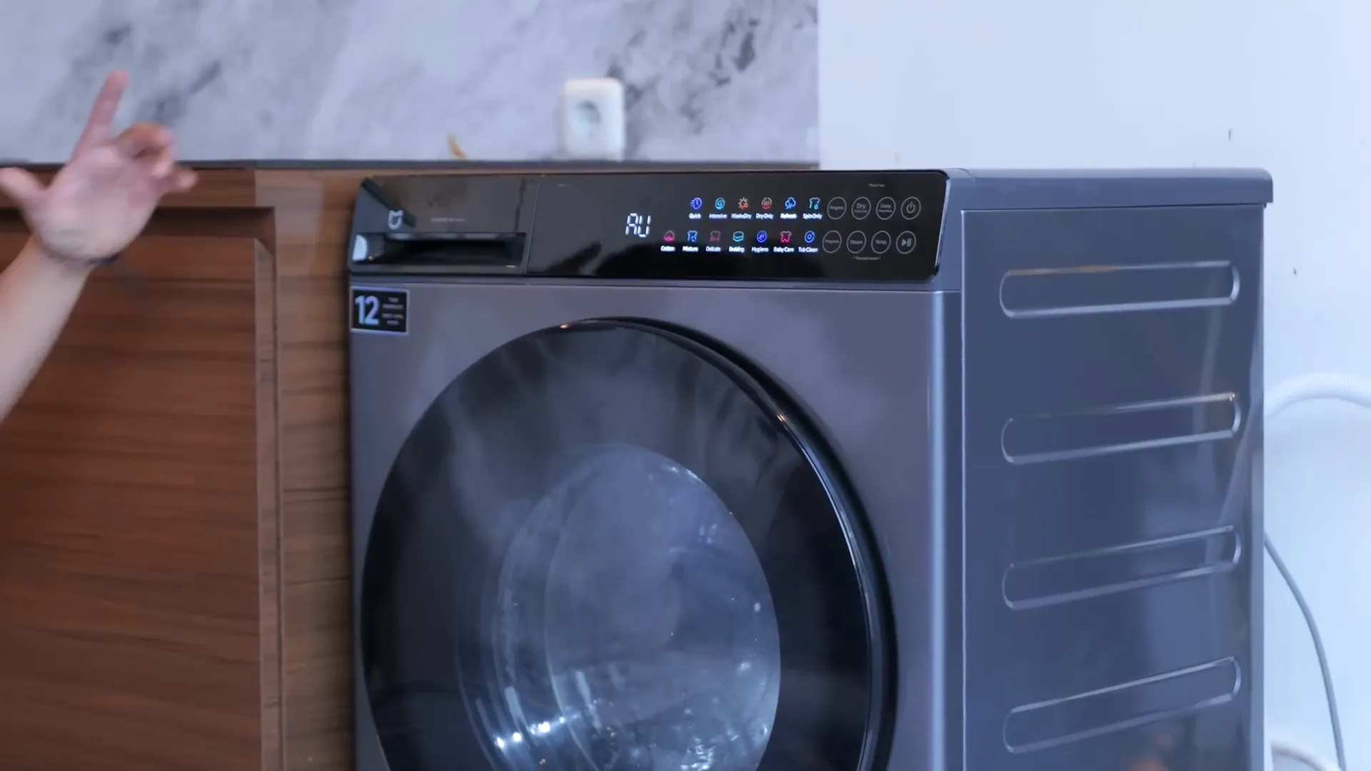 Tampilan layar touchscreen mesin cuci Xiaomi Mijia dengan berbagai mode pencucian