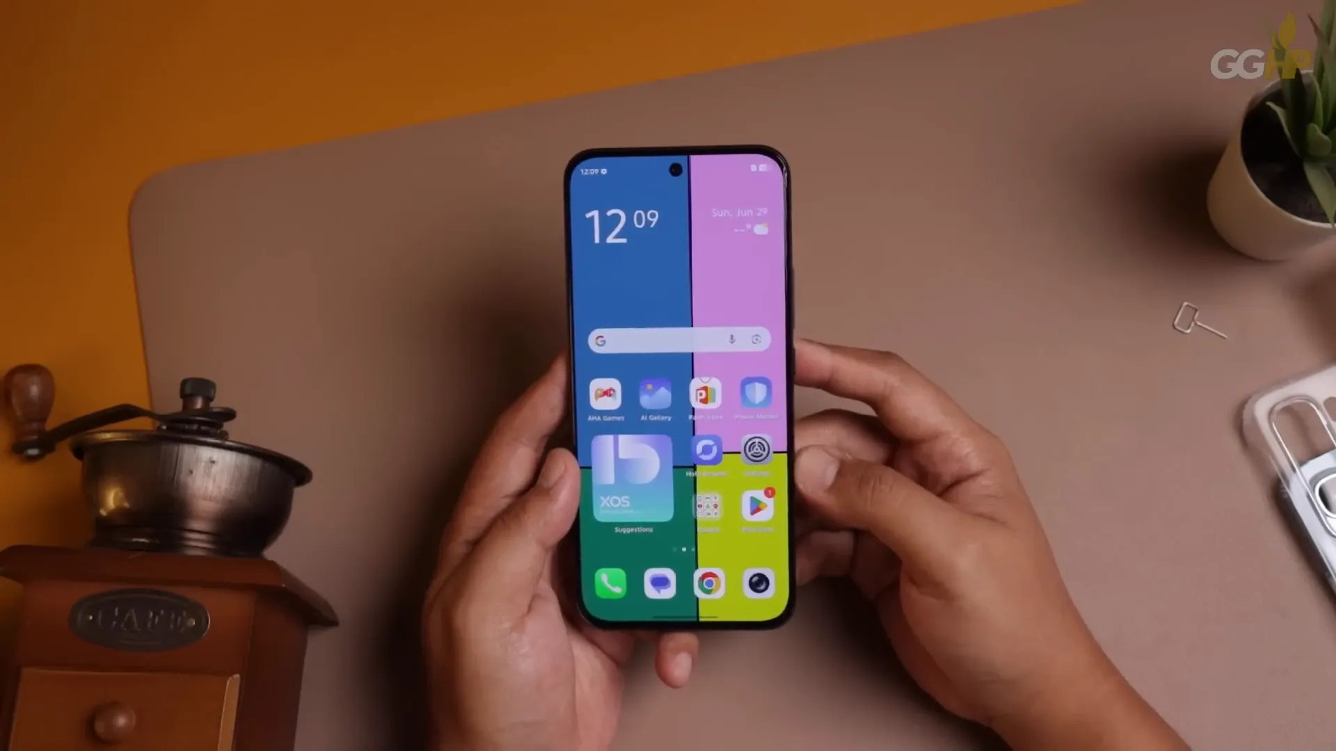 Tampilan homescreen dan fitur face unlock serta fingerprint in-display di Infinix HOT 60 Pro+