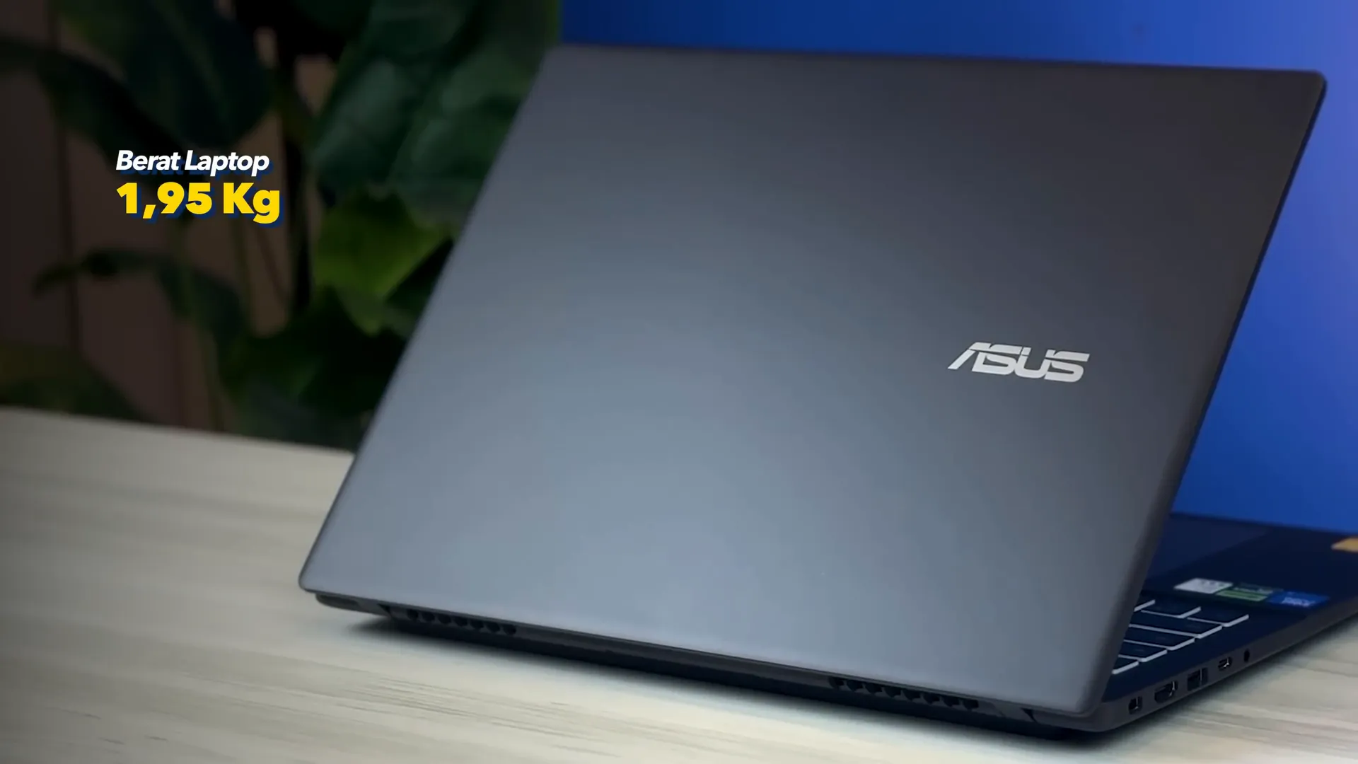 Desain fisik dan port Asus V16 dengan RTX 5050