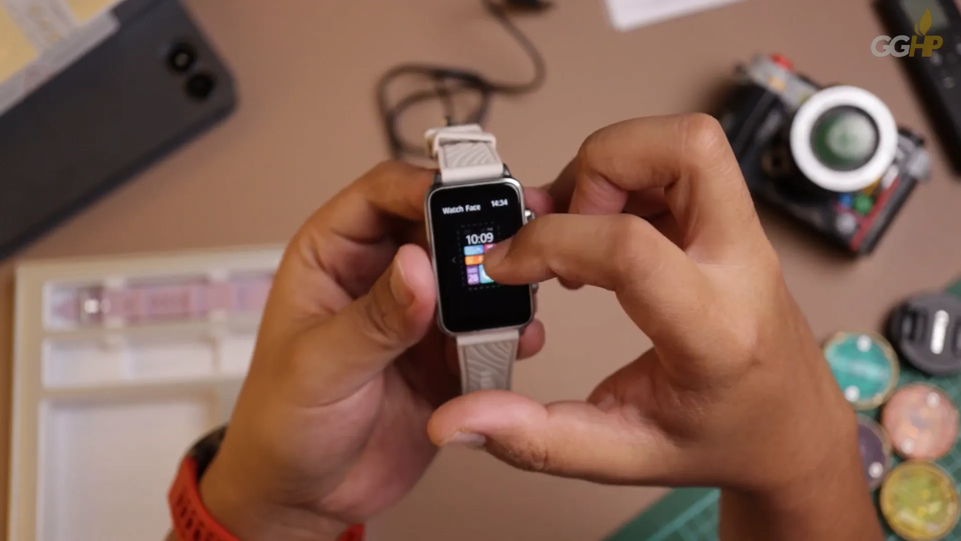 Berbagai pilihan watch face Infinix X Band yang beragam dan menarik