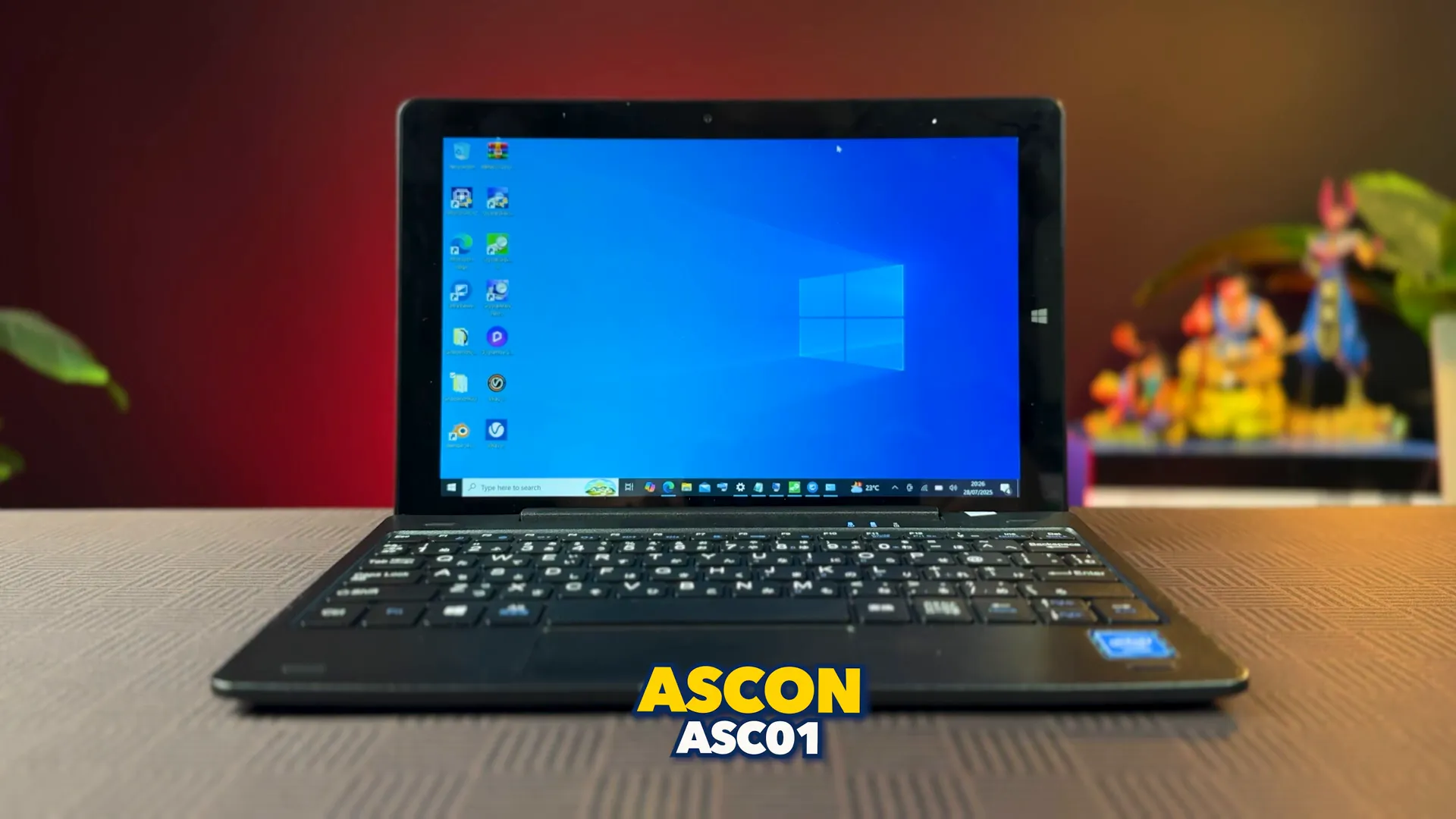 Tampilan depan laptop 2-in-1 ukuran 10 inci dengan bezel tebal