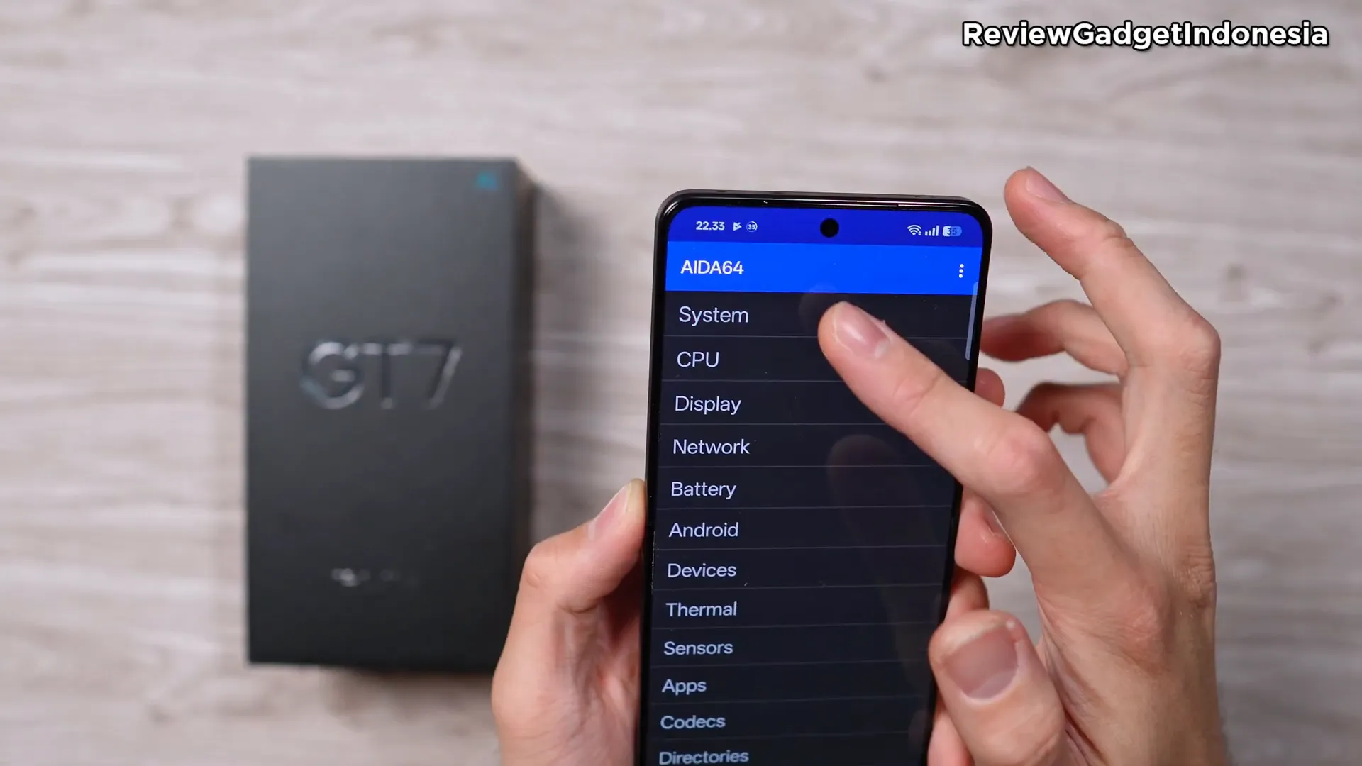 Tampilan layar AMOLED Realme GT7 dengan refresh rate 120Hz