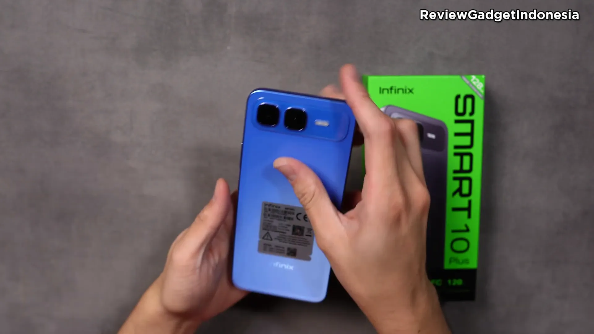 Desain stylish dan warna biru cerah Infinix Smart 10 Plus