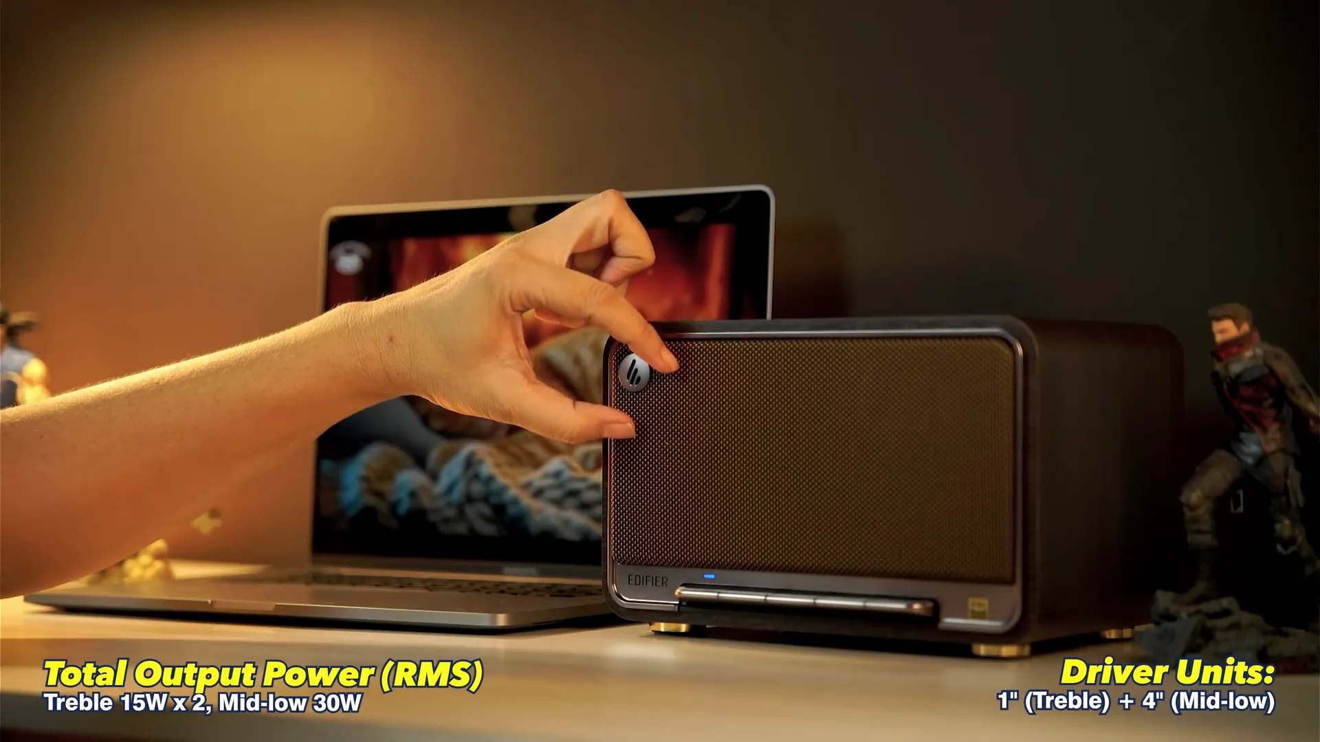 Komponen speaker Edifier D32 dengan tiga driver: tweeter dan woofer