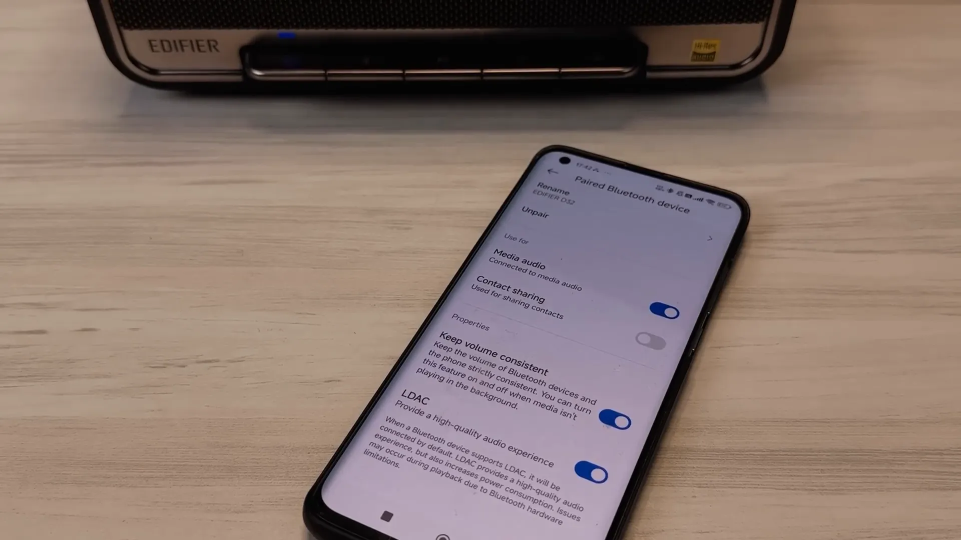 Pengaturan aplikasi Edifier untuk HiRes Audio dan codec LDAC
