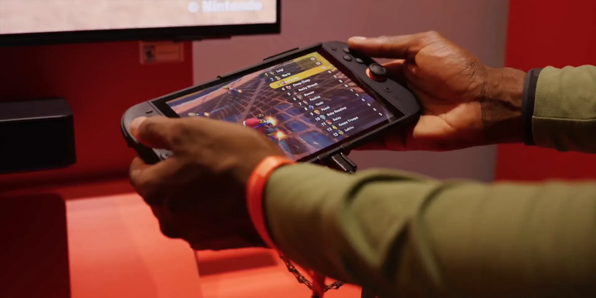 Tampilan Nintendo Switch 2 dengan desain yang lebih besar dan familiar