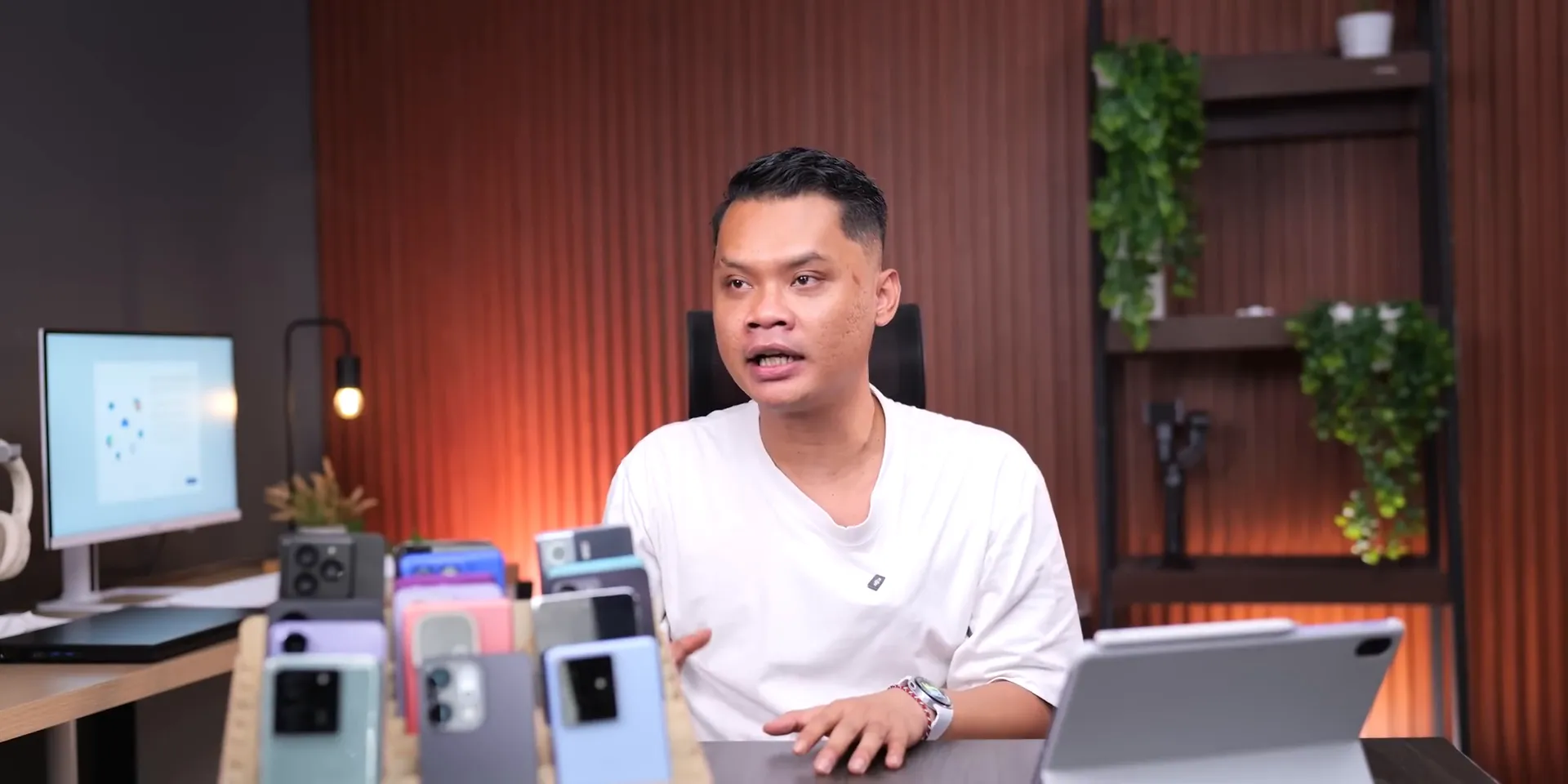 Infinix Note 50S 5G Plus tampil dengan desain punch-hole dan layar AMOLED