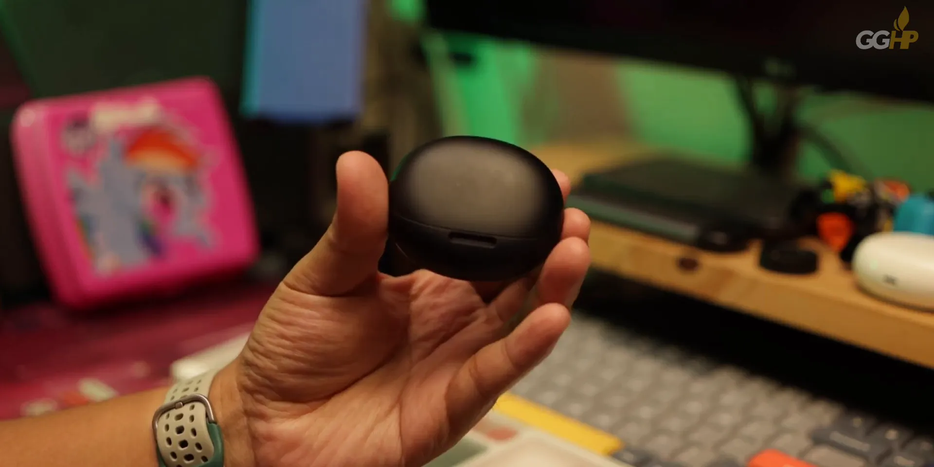 Desain matte black dan earbuds bening KZ Carol Pro