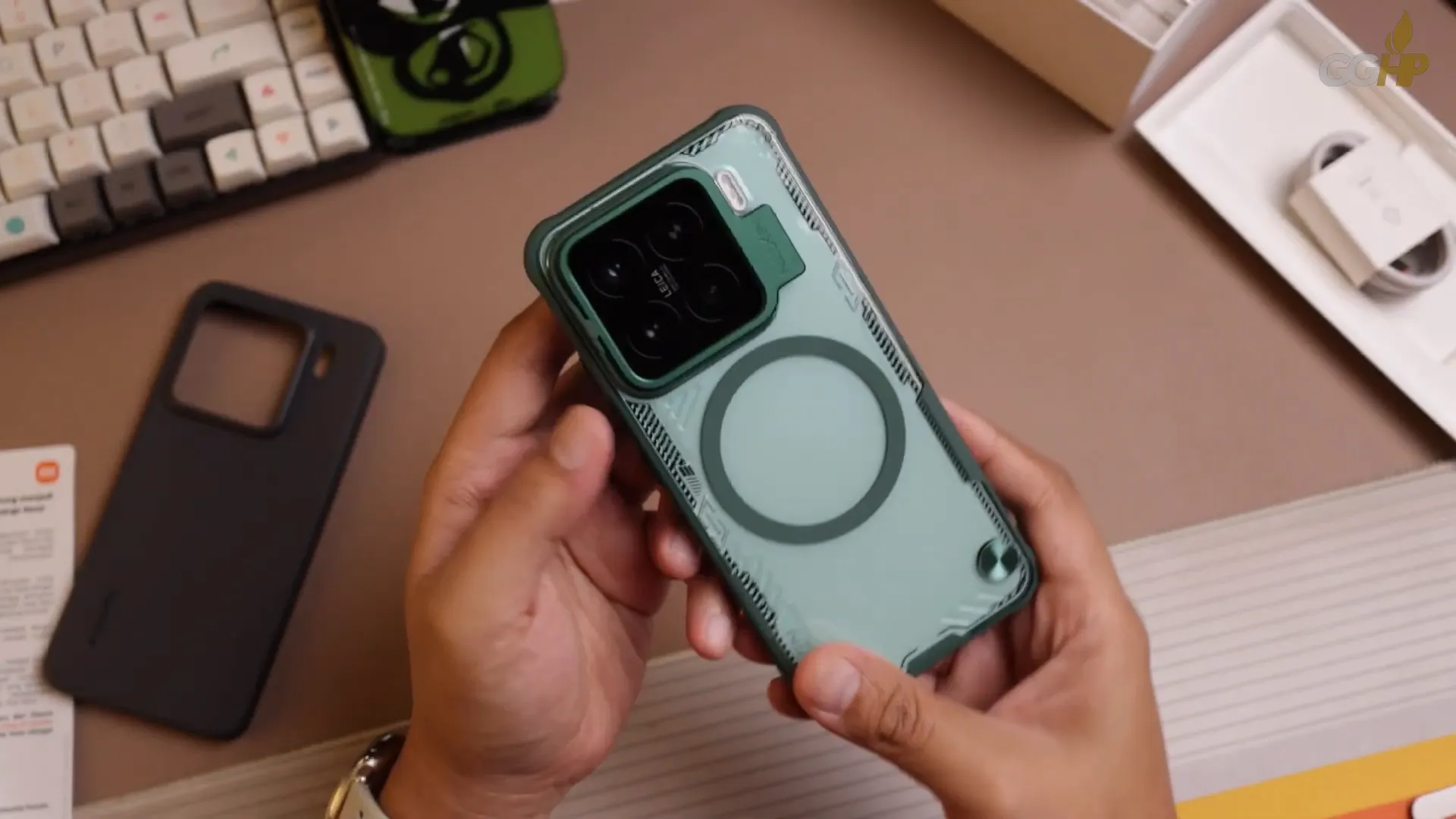 Xiaomi 15 dengan case Nilkin Ice Blade Pro siap digunakan