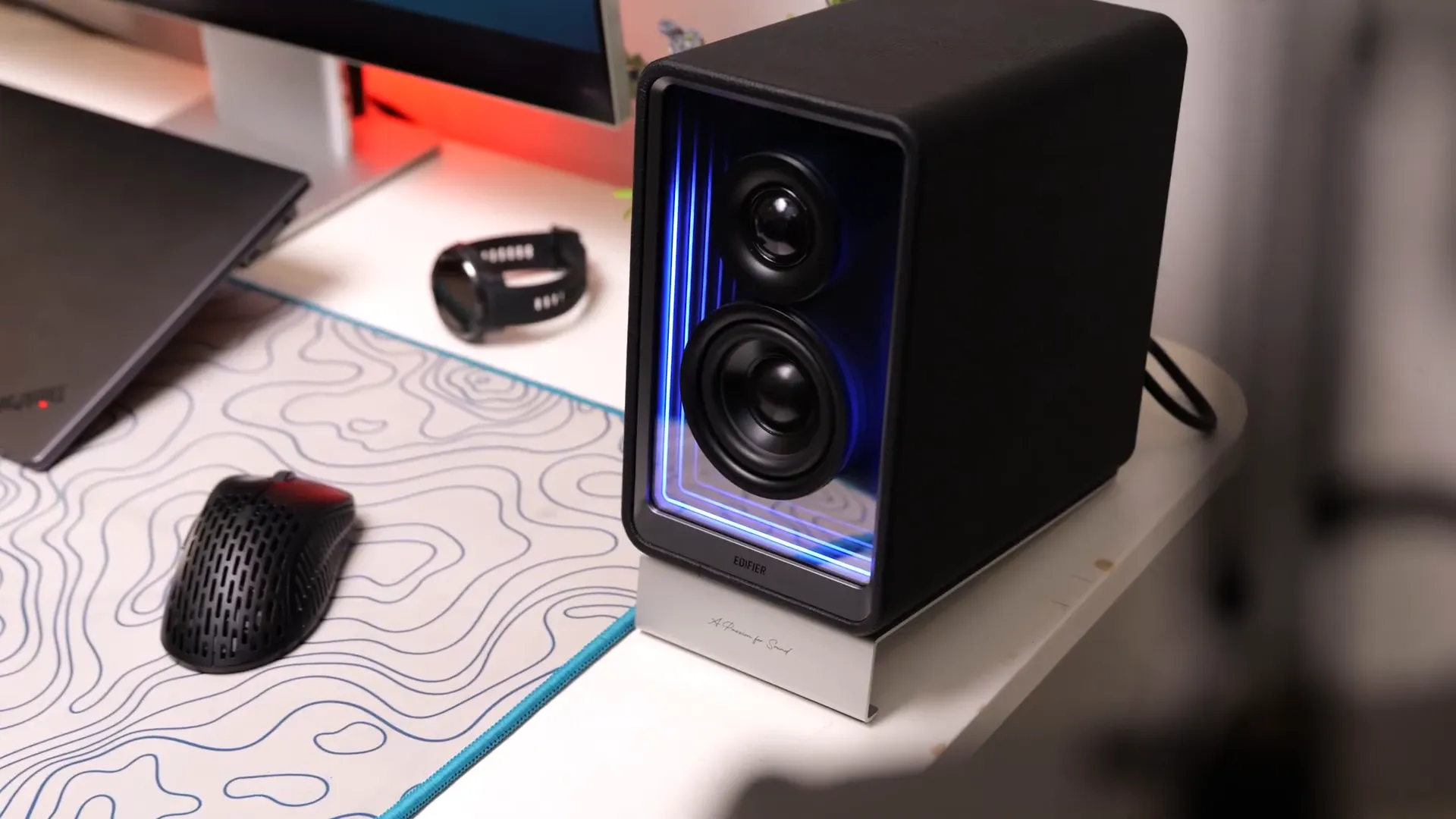 Edifier QR65 speaker aktif dengan desain modern dan fitur lengkap
