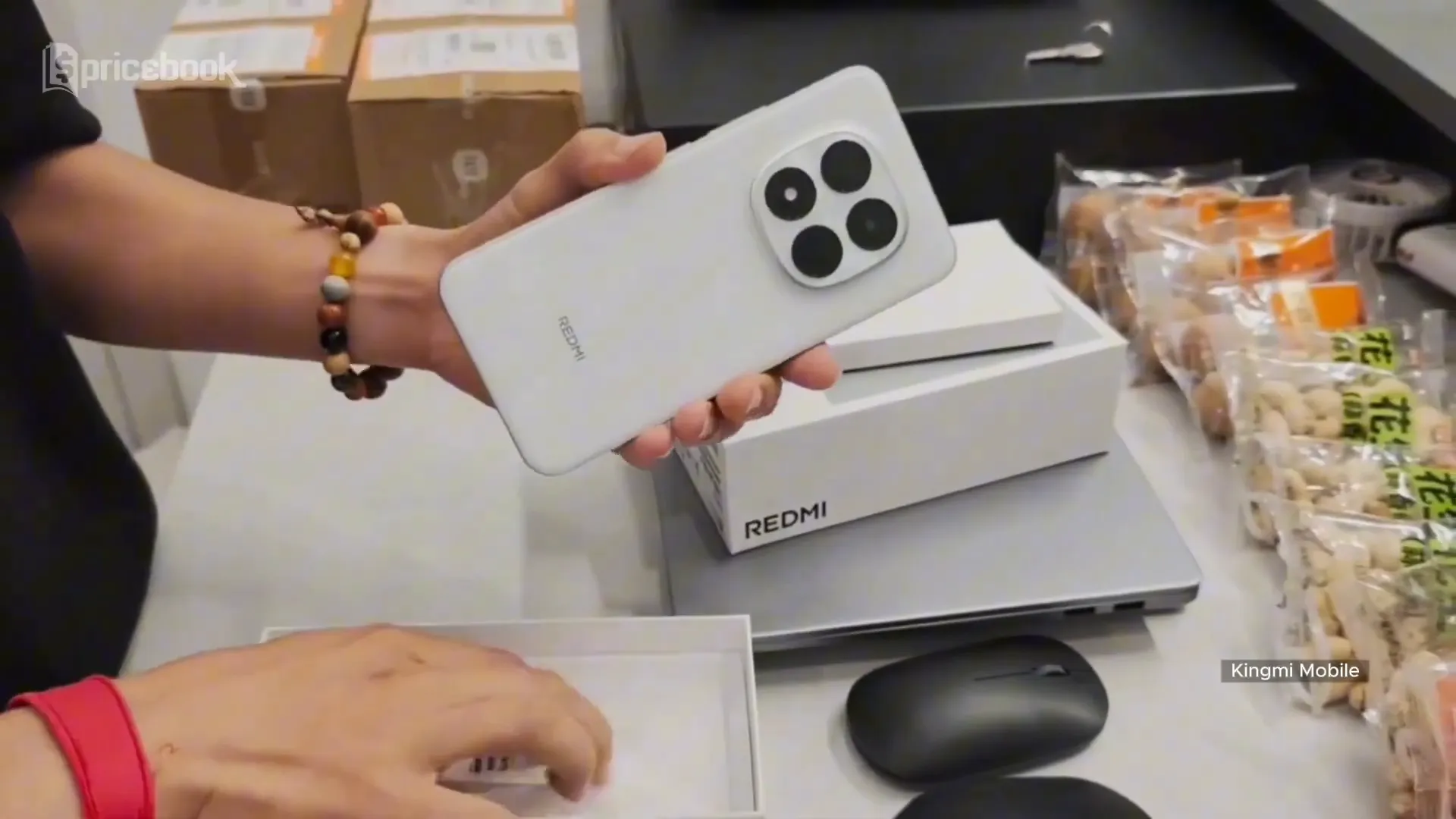 Redmi Note 15: layar OLED cerah dan baterai besar