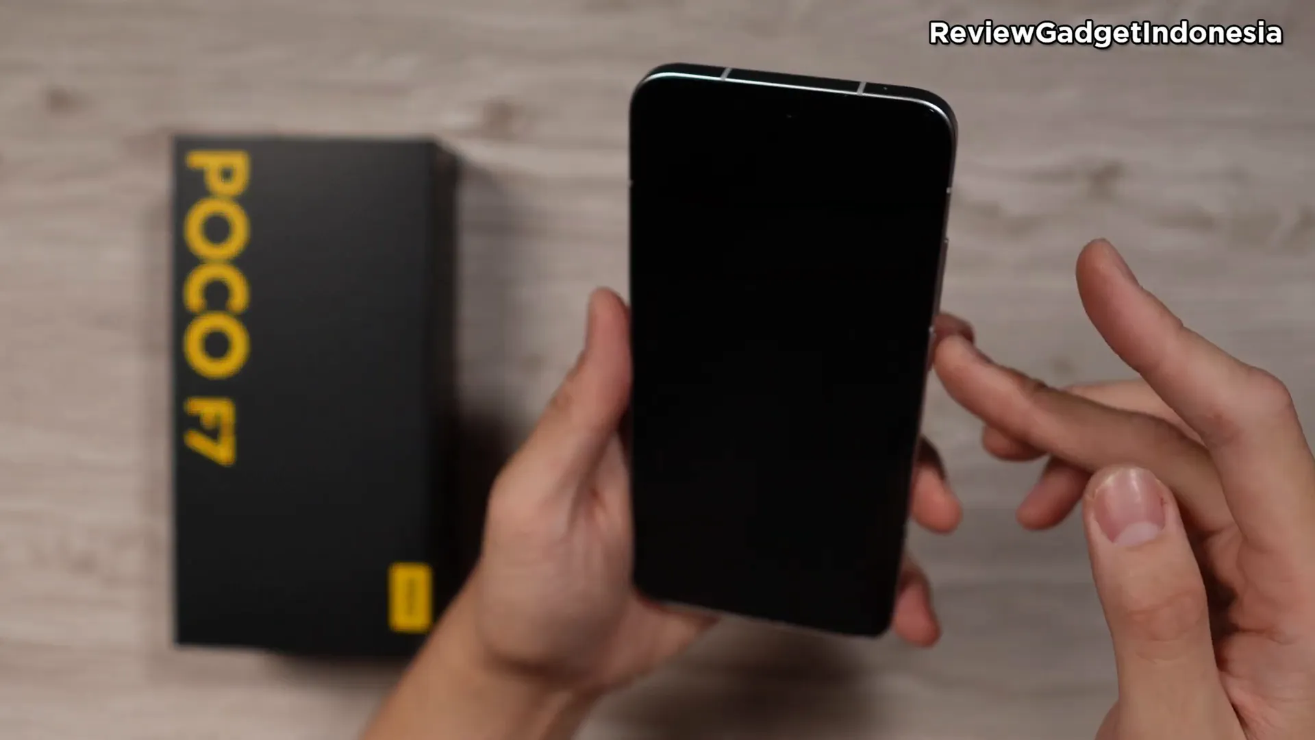 Poco F7 dengan layar AMOLED 120Hz dan desain modern