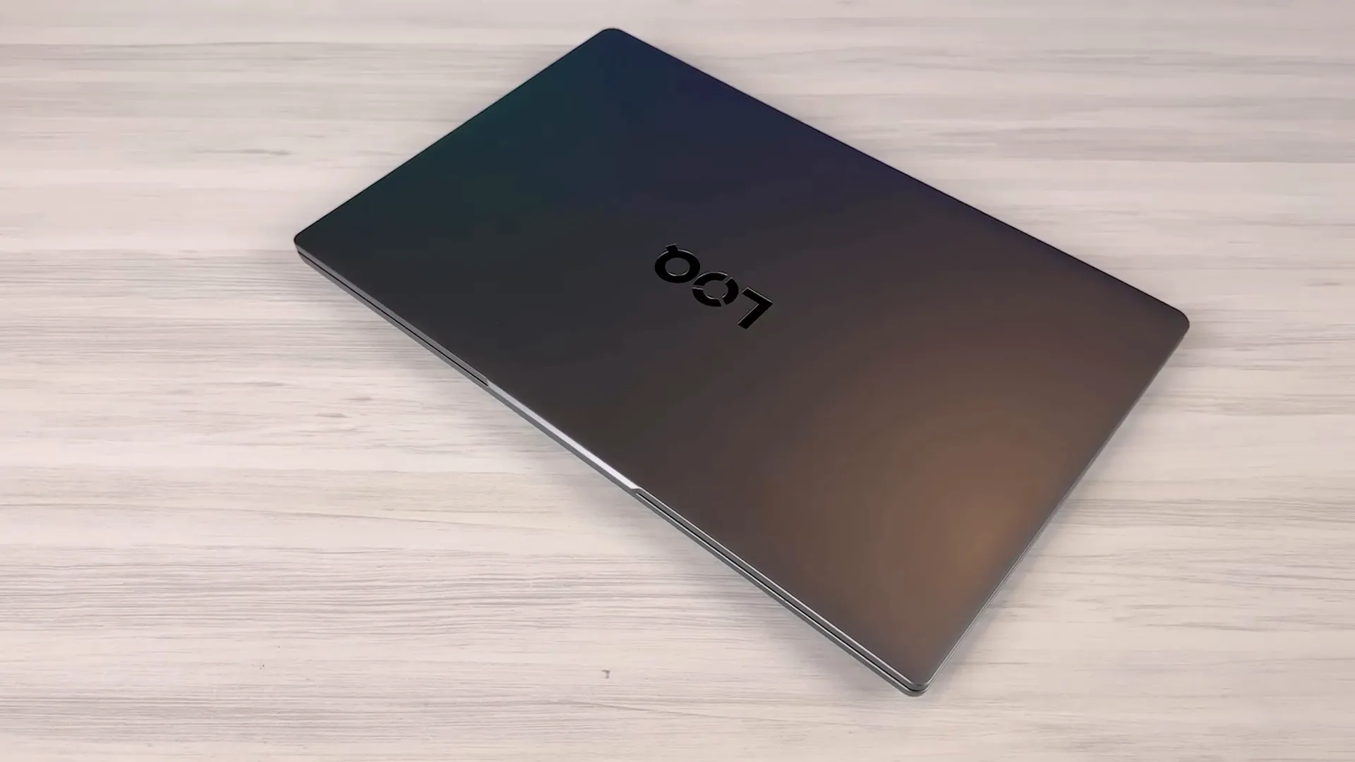 Desain polos dan simpel Lenovo Loq Essential cocok untuk pengguna dewasa
