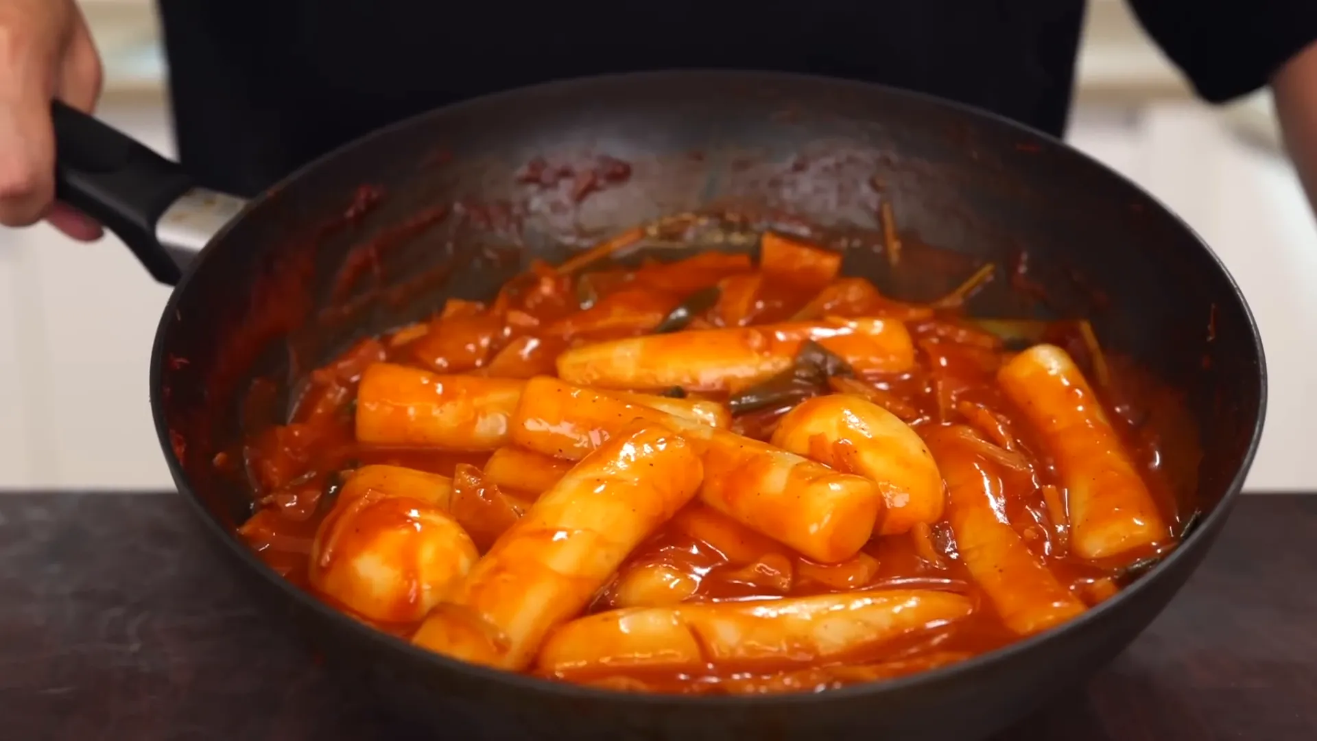 Simmering Tteokbokki in the pan