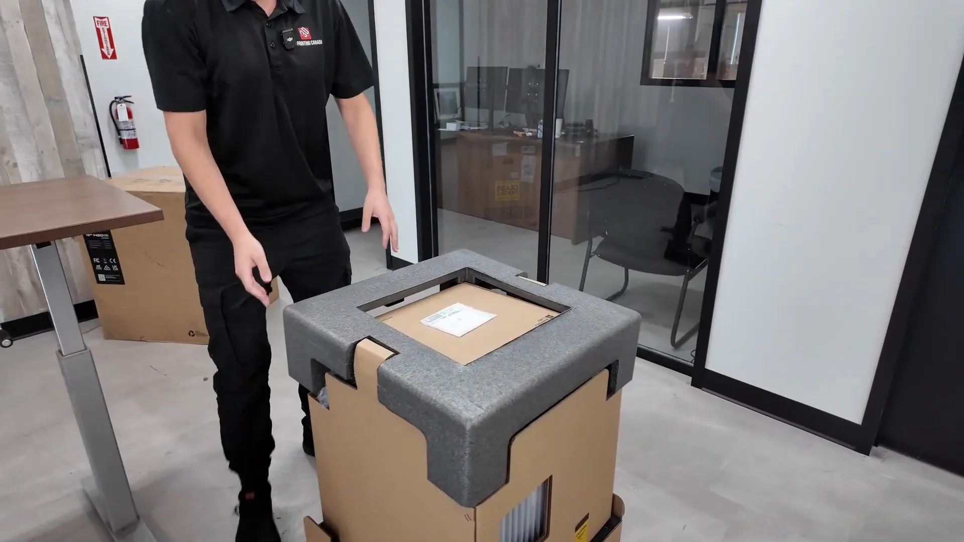 Opening the H2D Pro box and lifting the top off