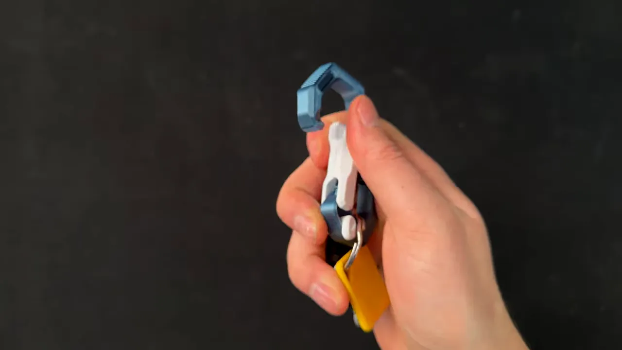 PETG-friendly compliant gate mechanism on a 3D printed carabiner