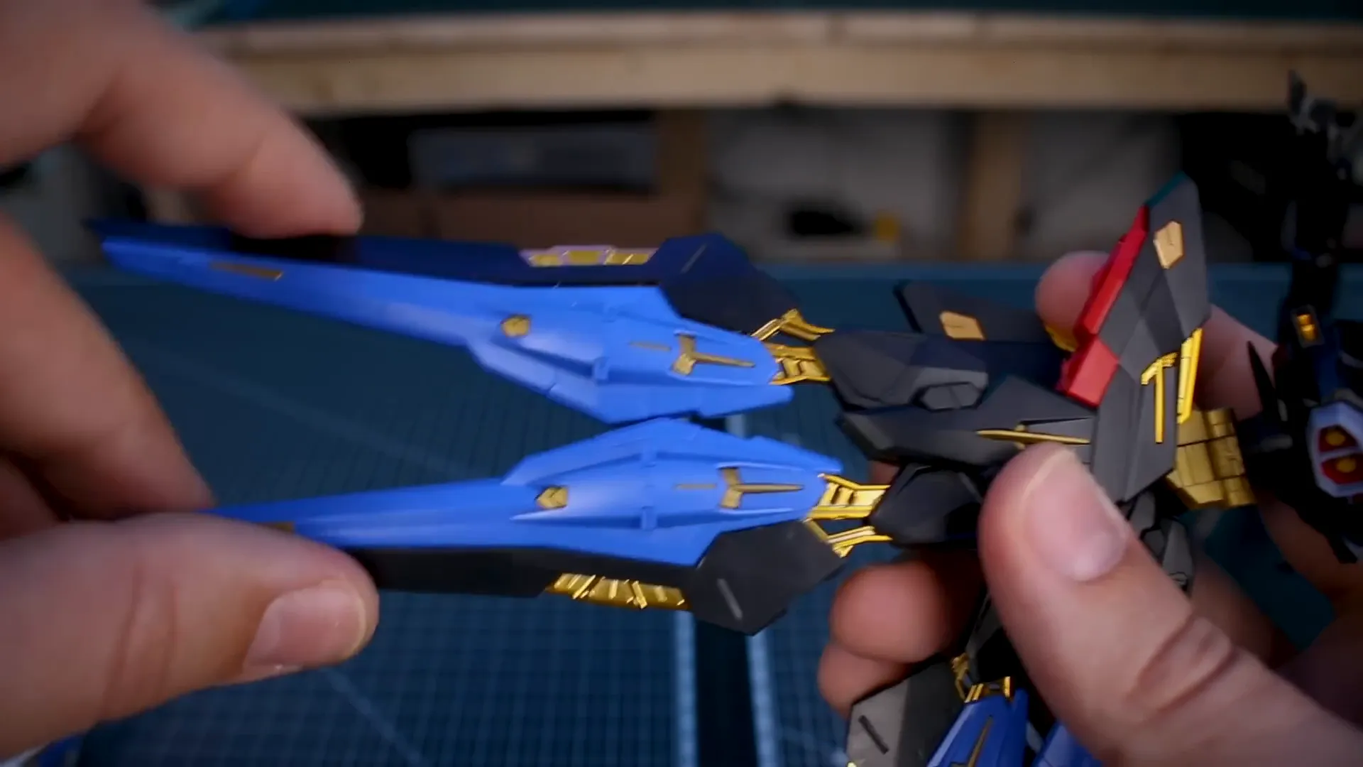 Articulación de los brazos del MGEX Strike Freedom Gundam
