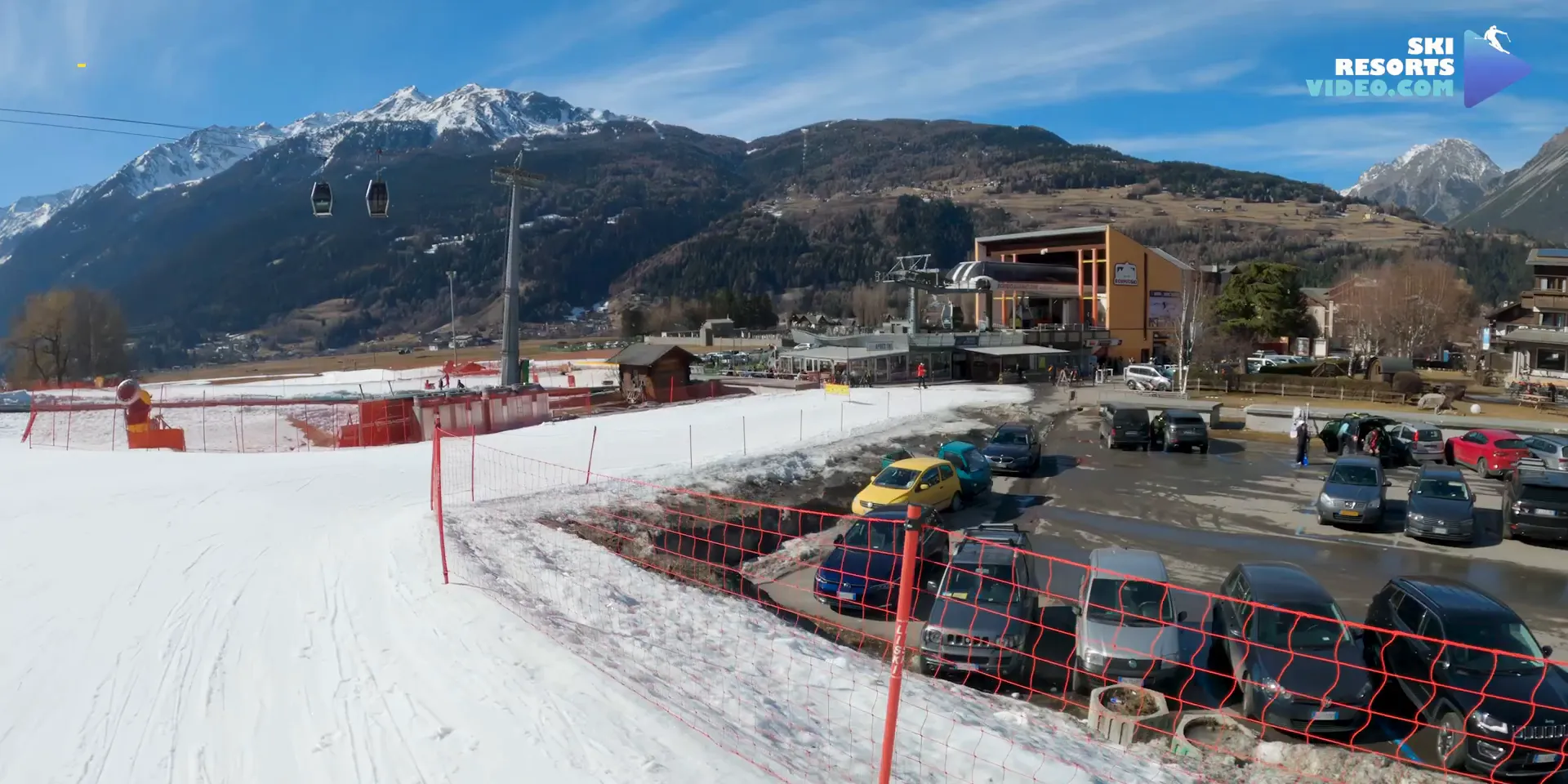 B White Bar near gondola station