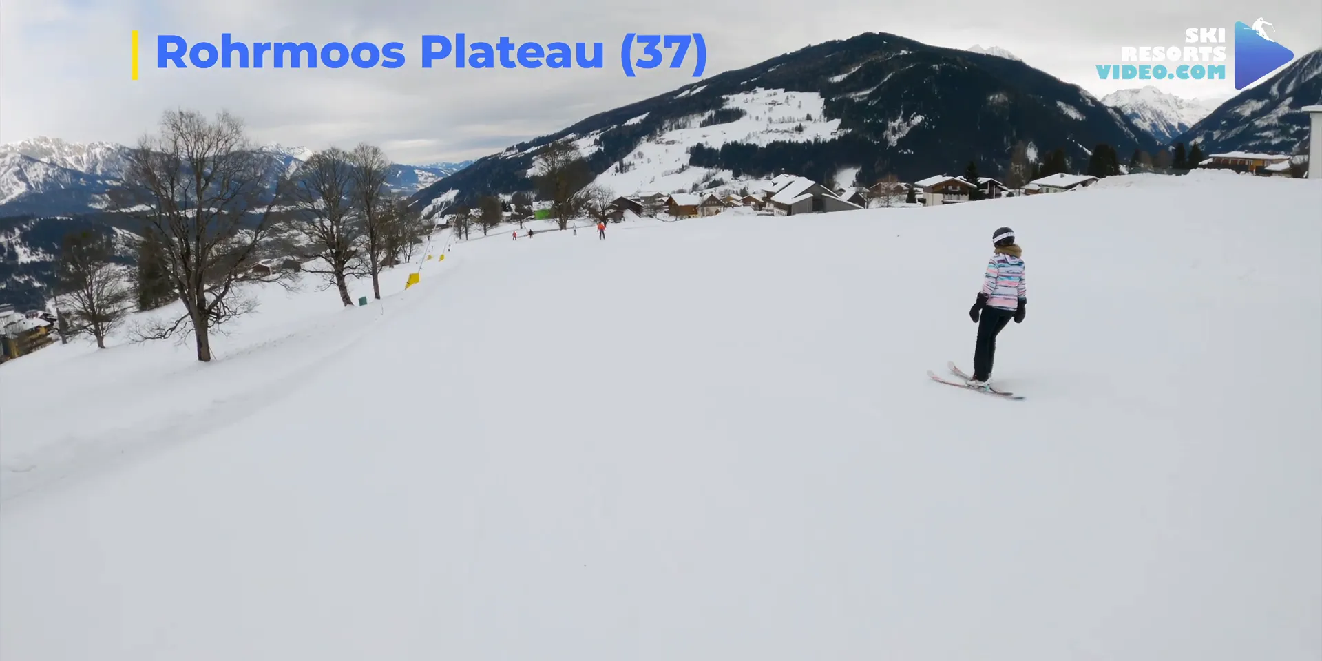 Gentle blue slopes on Rohrmoos Plateau with chalets