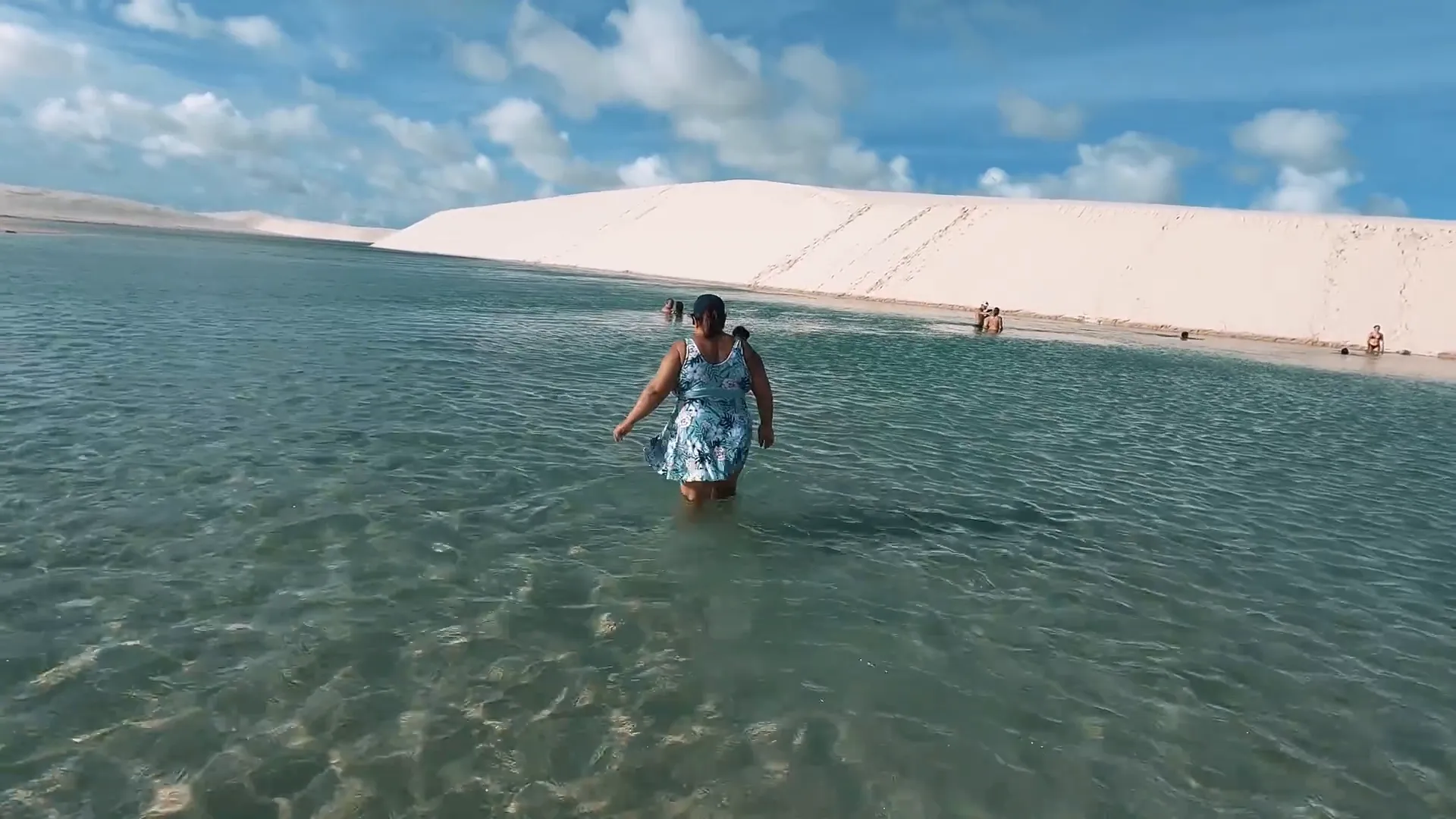 O que vivi em uma voadeira nos Lençóis Maranhenses vai te surpreender 8 Mergulho nas águas cristalinas da lagoa dos Lençóis Maranhenses