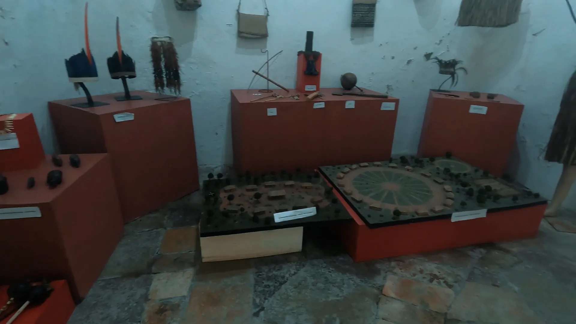 Descubra os Encantos do Centro Histórico de São Luís do Maranhão! 3 Interior do Museu Casa de Nhozinho com artesanato maranhense