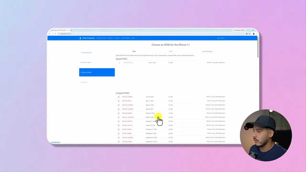 Page IPSW.me affichant la liste des versions iOS disponibles pour un modèle d iPhone