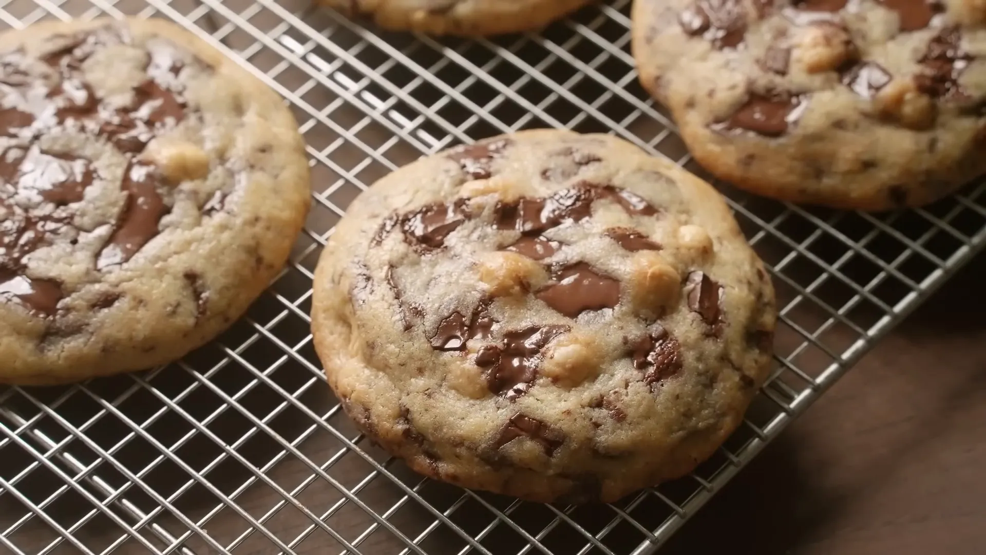 Baking cookies in the oven