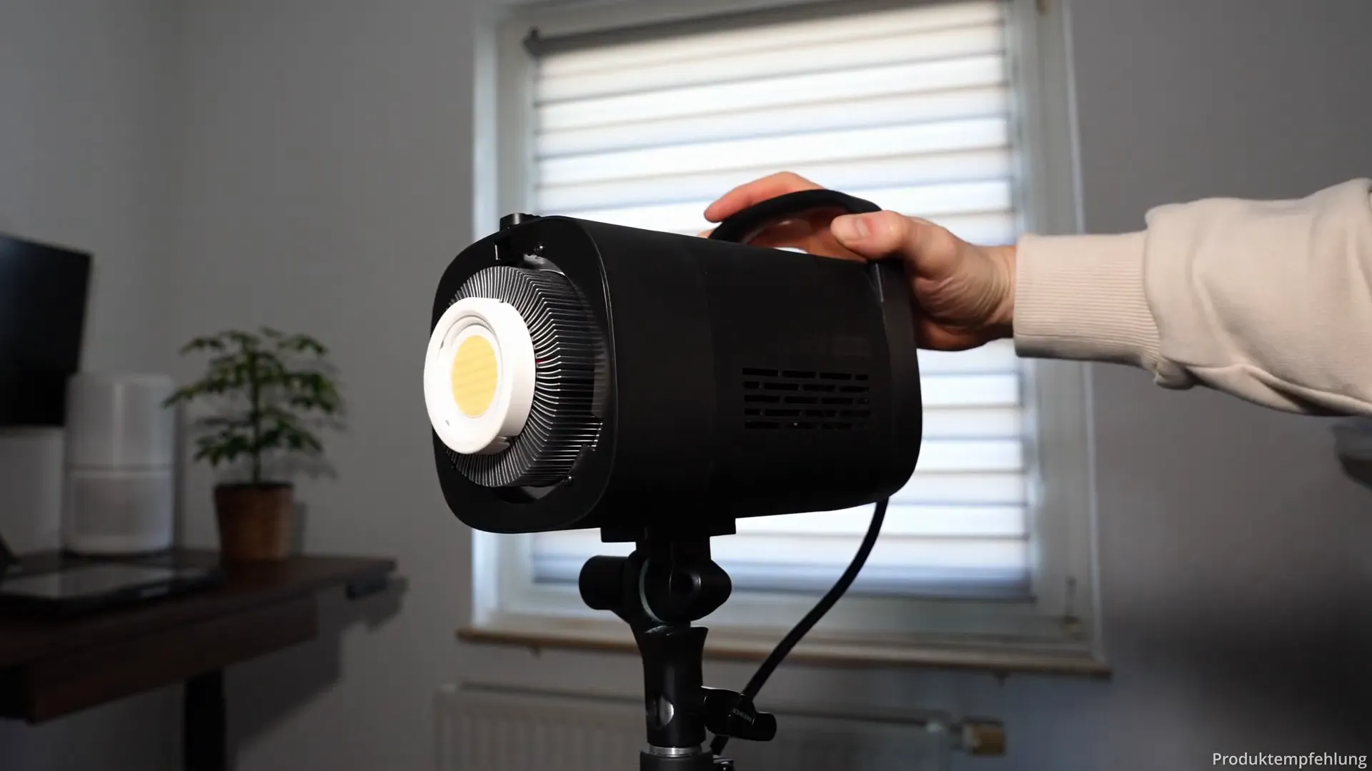 NEEWER - Studio-Licht CB60B im Test: Mein Erfahrungsbericht nach 4 Monaten 4 Aluminium-Gehäuse und Bones-Anschluss der NEEWER CB60B