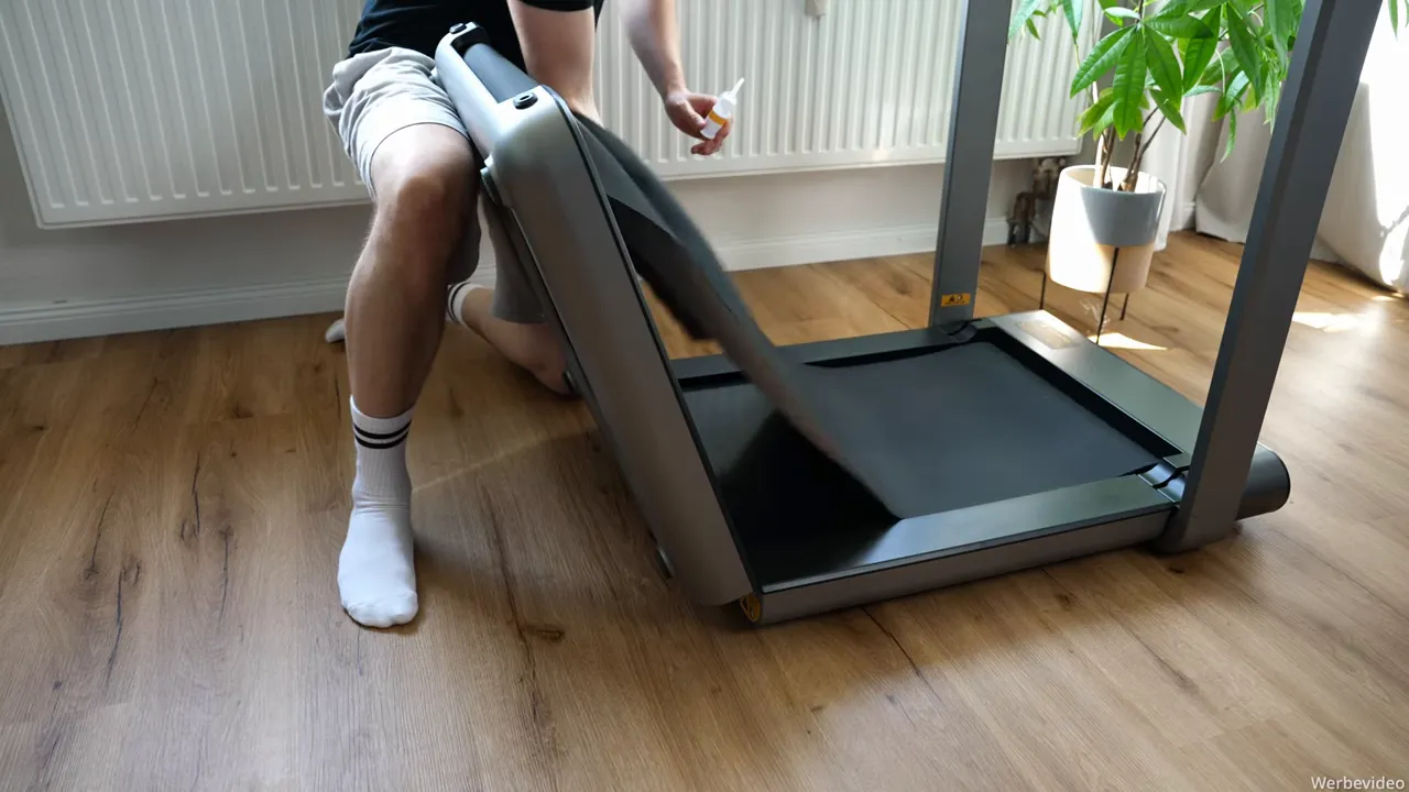 Lauffläche anheben und Silikonöl auftragen beim WalkingPad X214