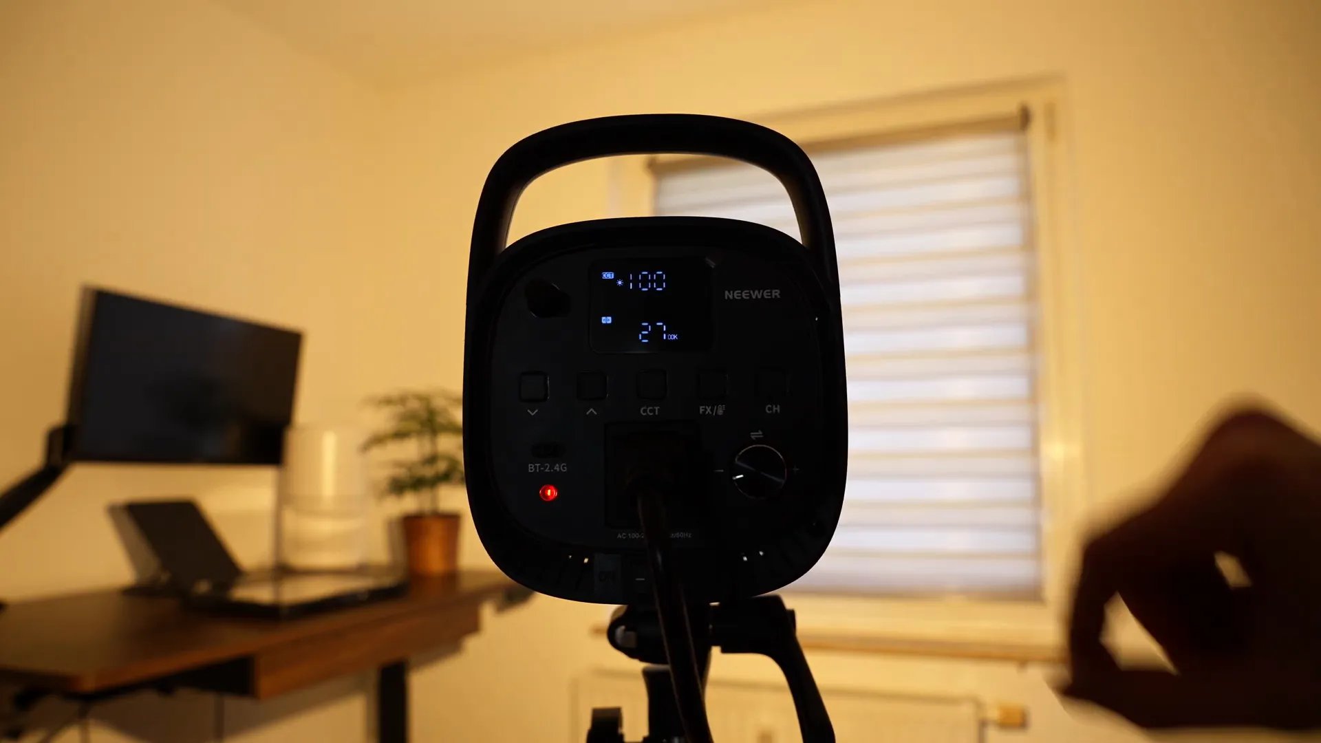 NEEWER - Studio Light CB60B Review | Experience Report After 4 Months 4 Farbtemperatur Einstellung am NEEWER CB60B