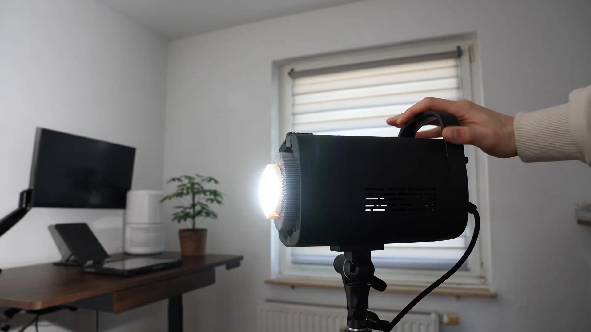 NEEWER - Studio Light CB60B Review | Experience Report After 4 Months 2 Studioaufnahme mit NEEWER CB60B Licht