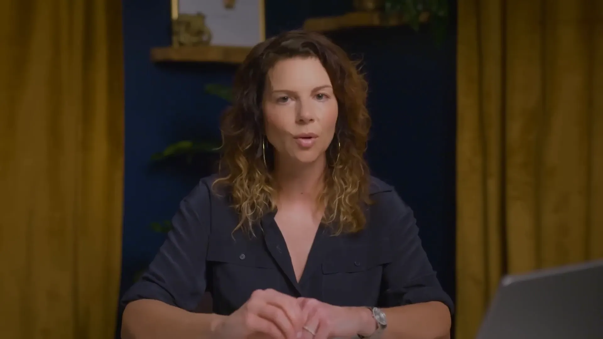 Illustration of the flywheel effect in community building