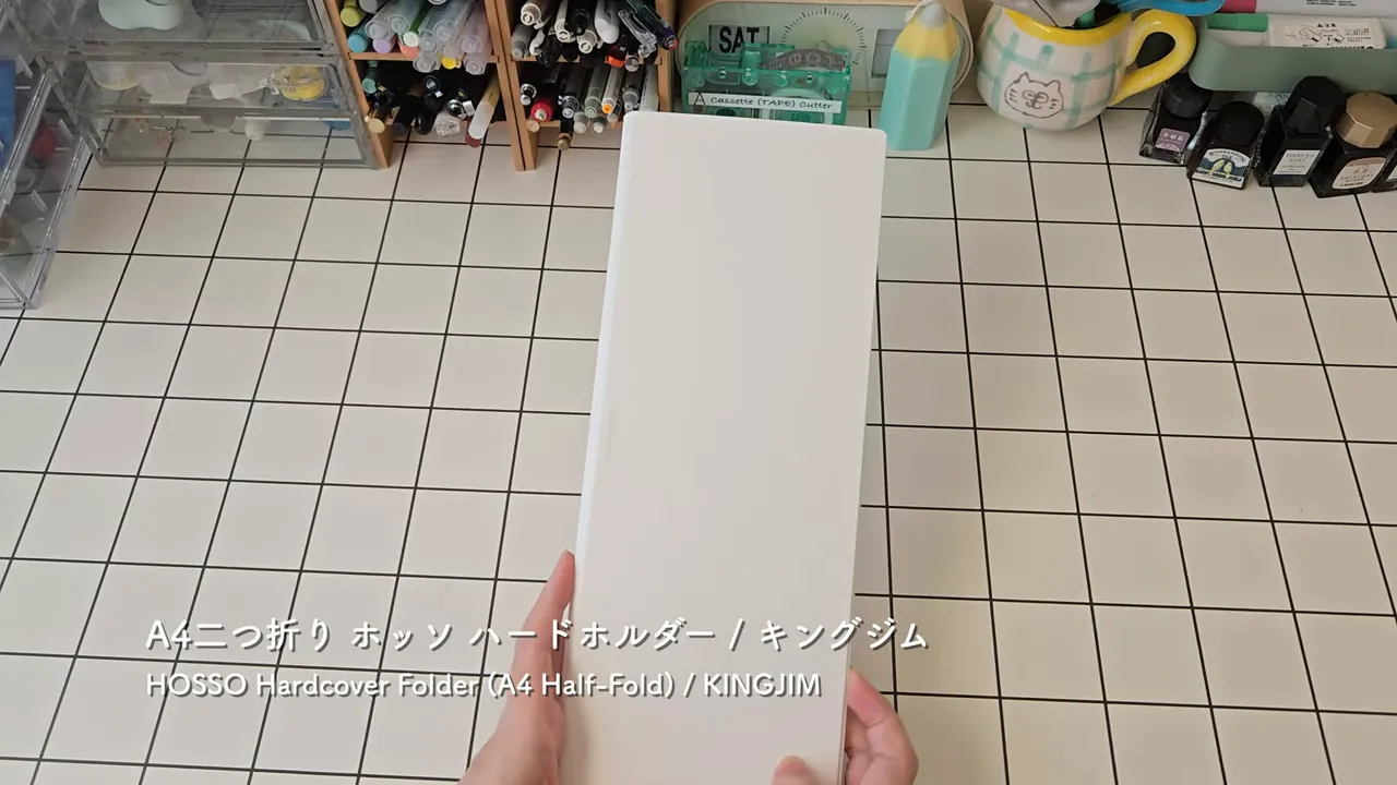 A4二つ折り対応のホッソ ハードホルダー（白、正面）