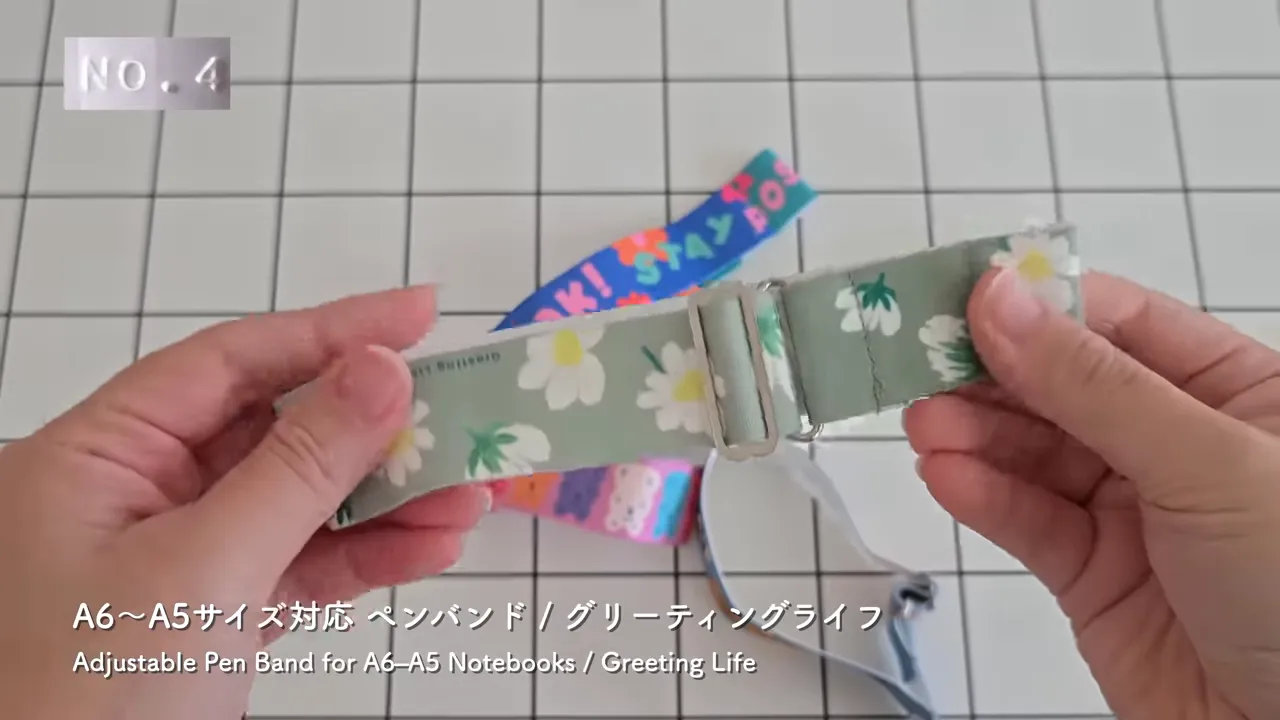 ノートに装着したペンバンドとペンを挿した写真