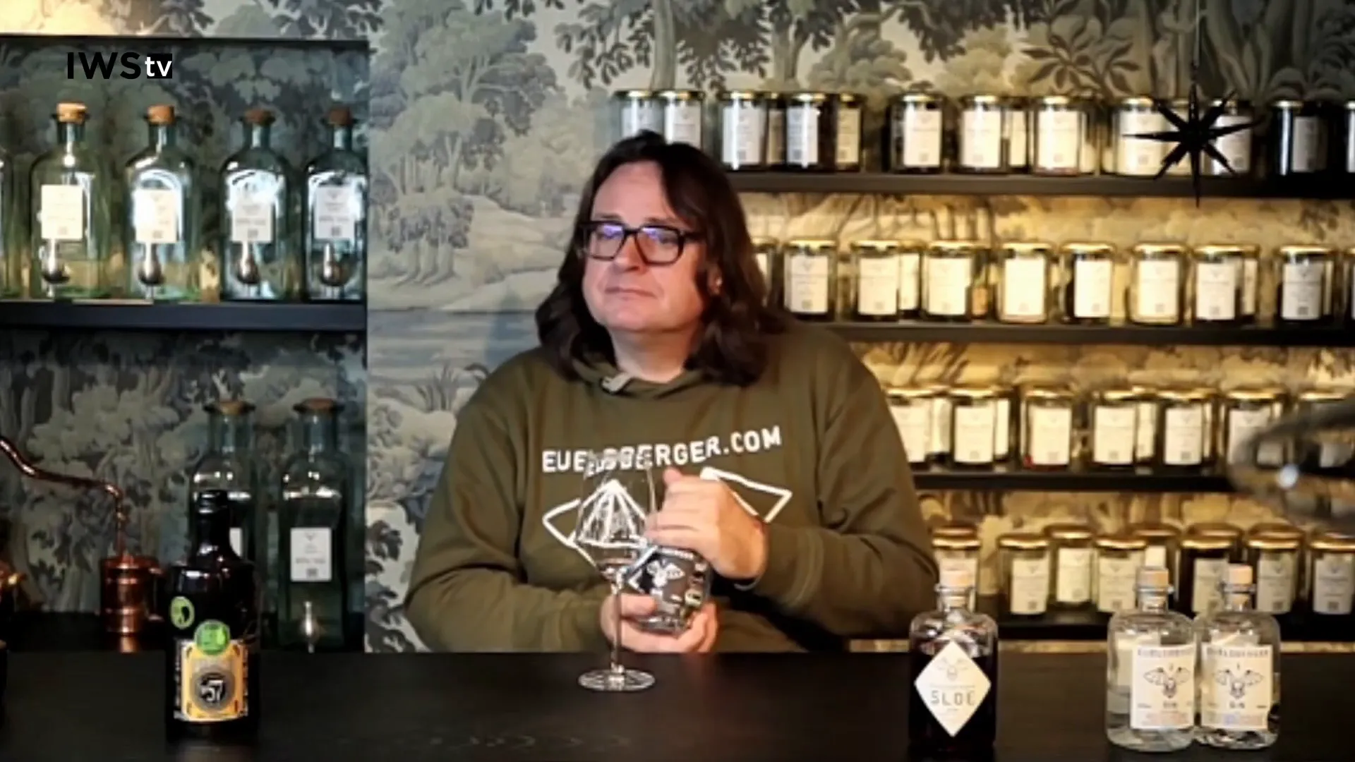 Nummer 1 Gin bottle with owl logo