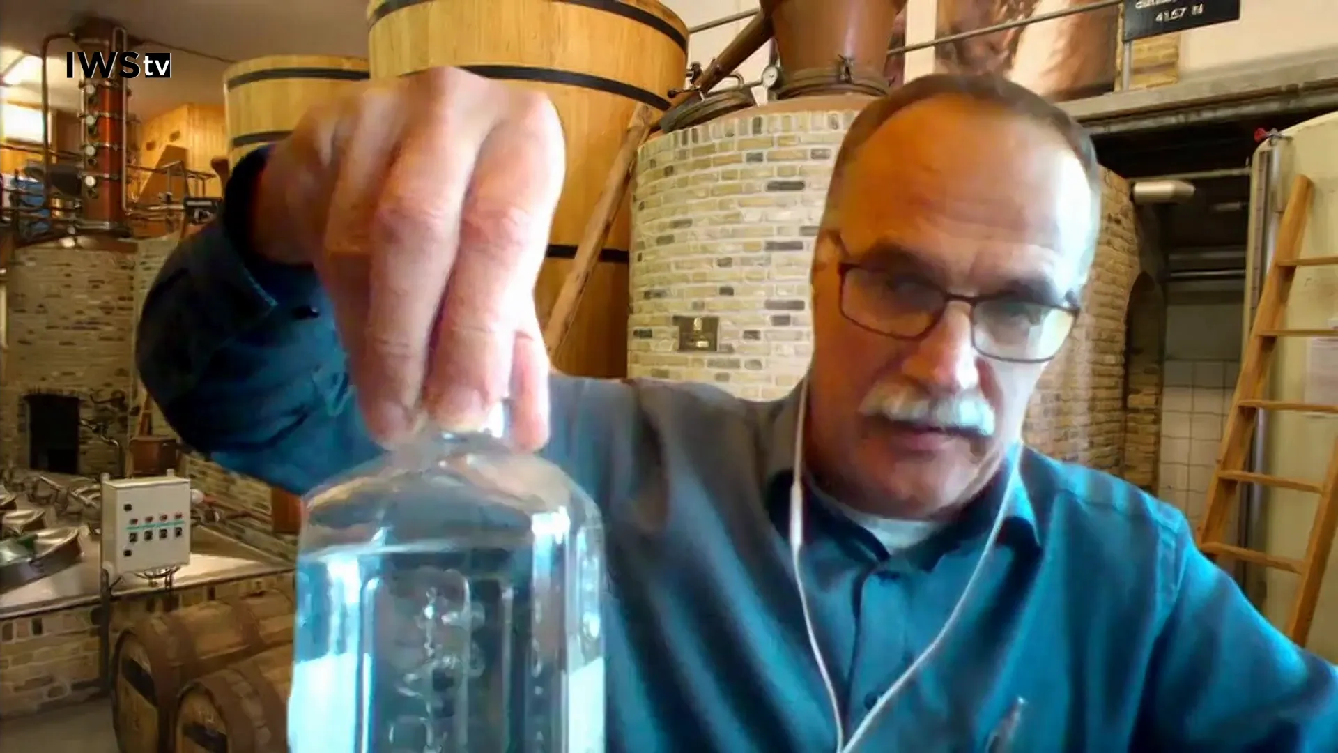 Jonge Genever in einem traditionellen Verkostungsglas