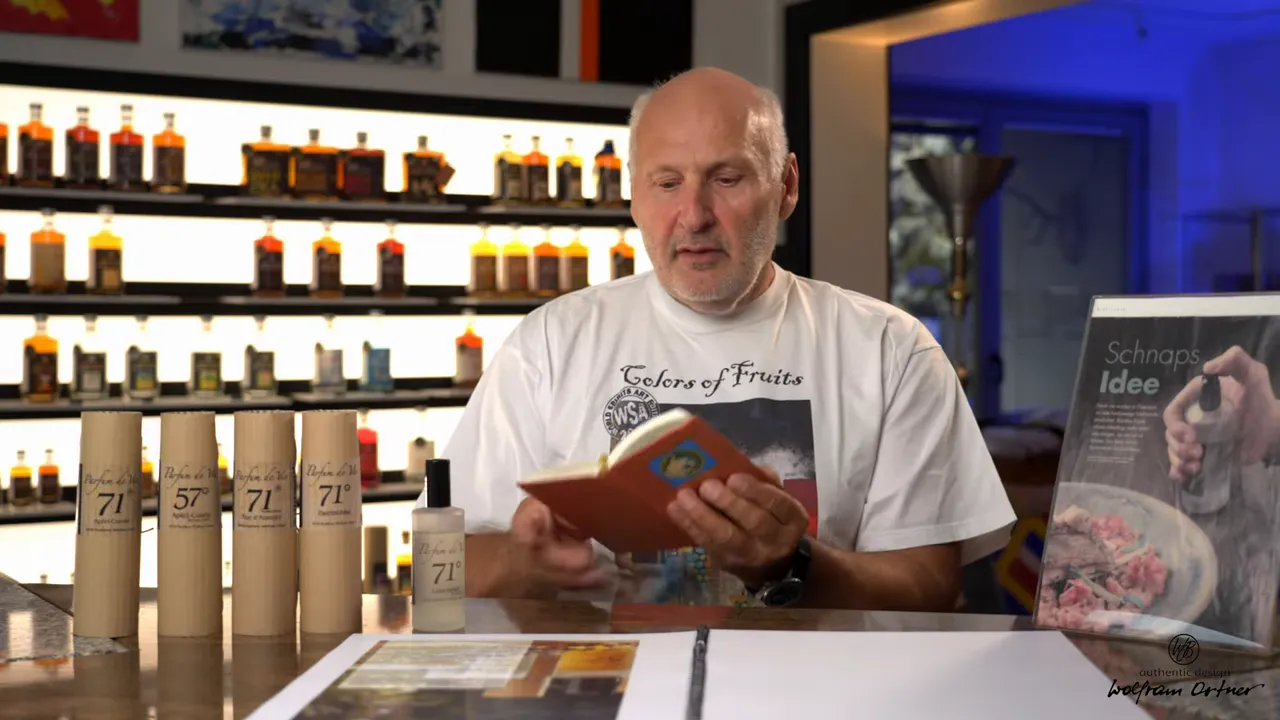 Präsentationstisch mit Parfum de Vie 71-Flaschen und Verpackungen, Moderator im Hintergrund