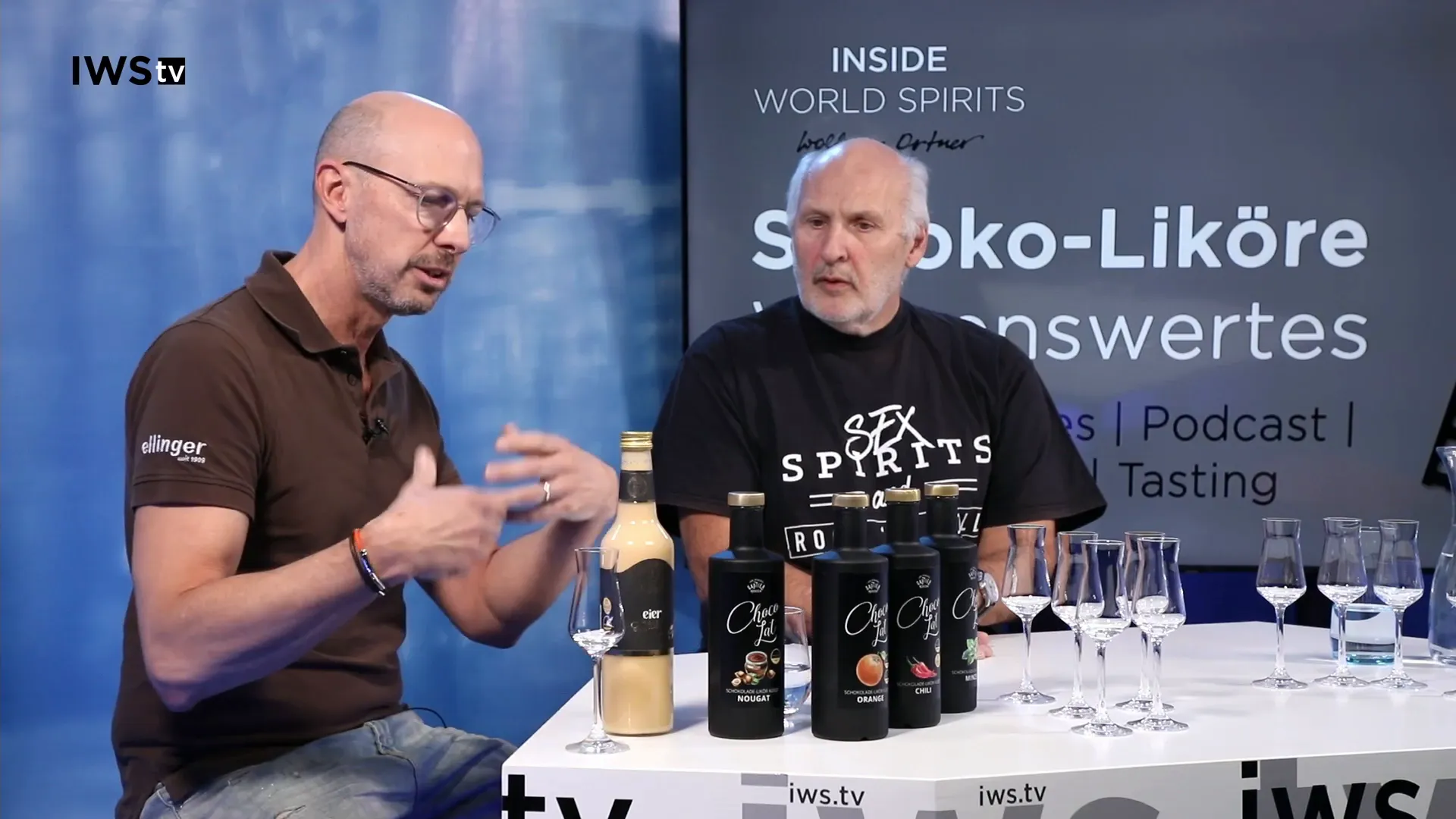 Flasche Eierlikör als Basis für Schokoladenlikör