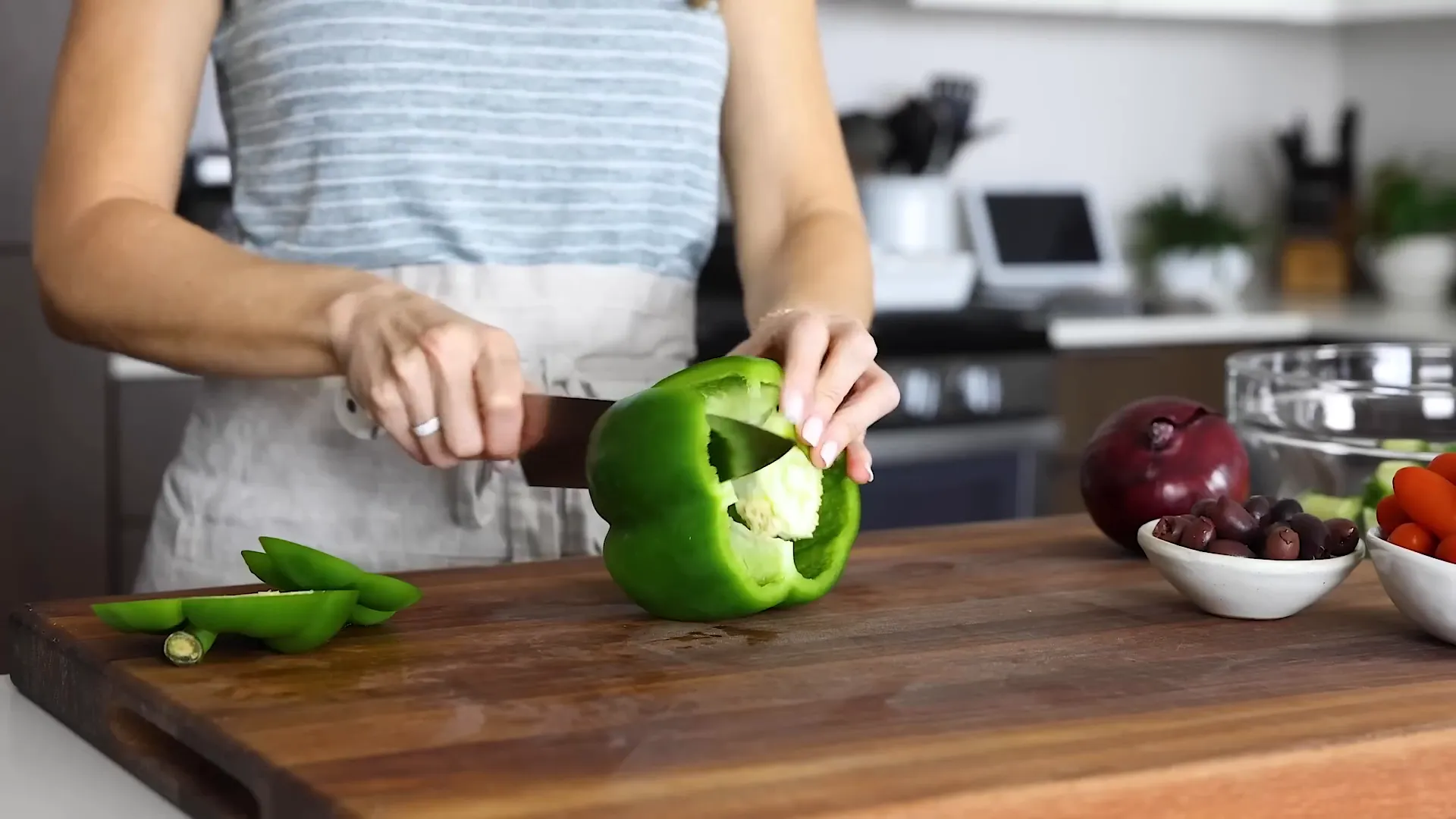 Slicing the bell pepper