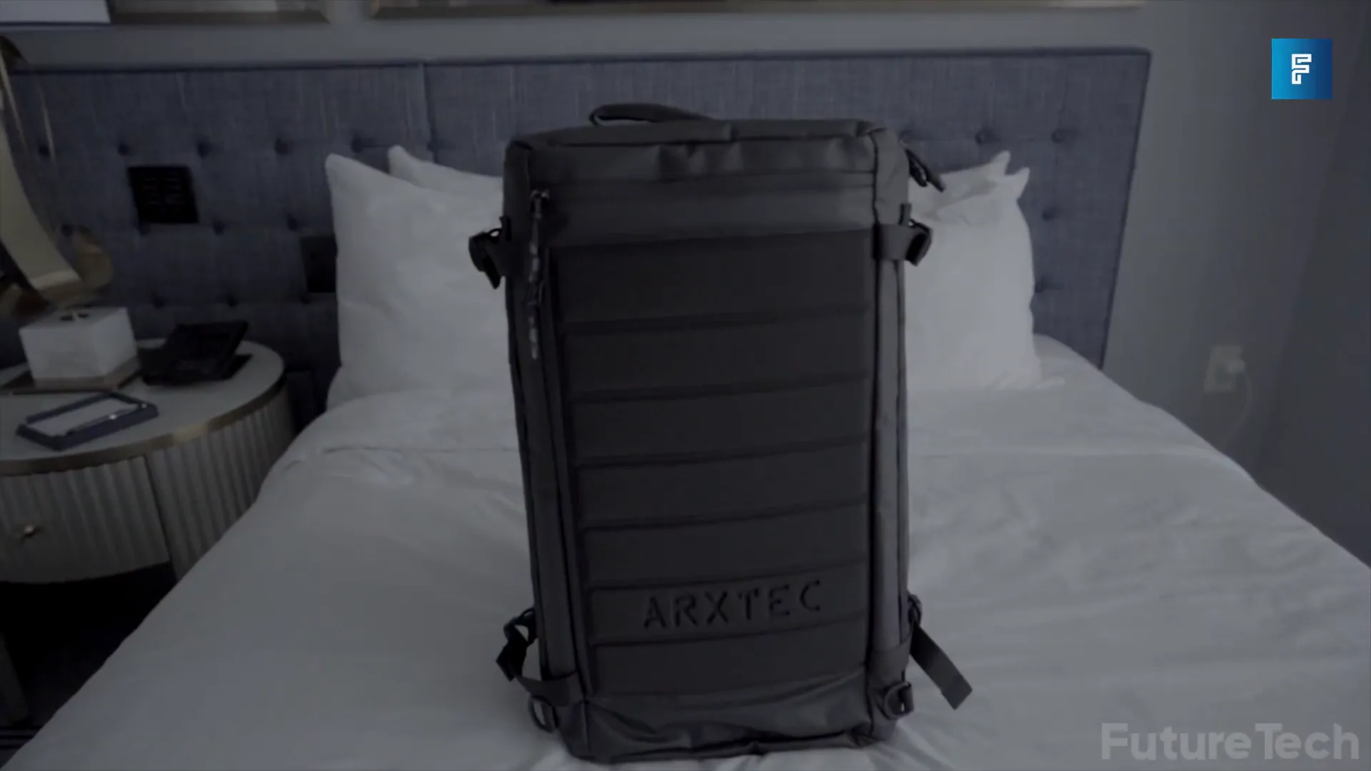 תיק SHDW 45 ממולא בפריטים