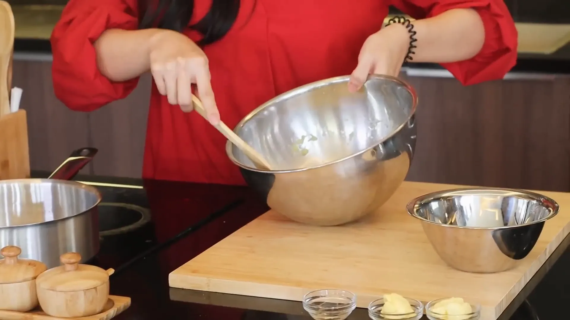 Memasak selai nanas hingga mengental