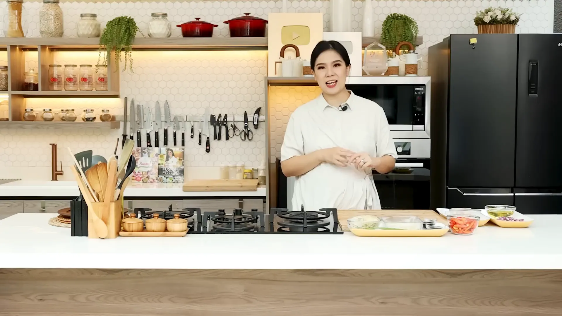 Memulai memasak Mie Setan ala Gacoan di dapur