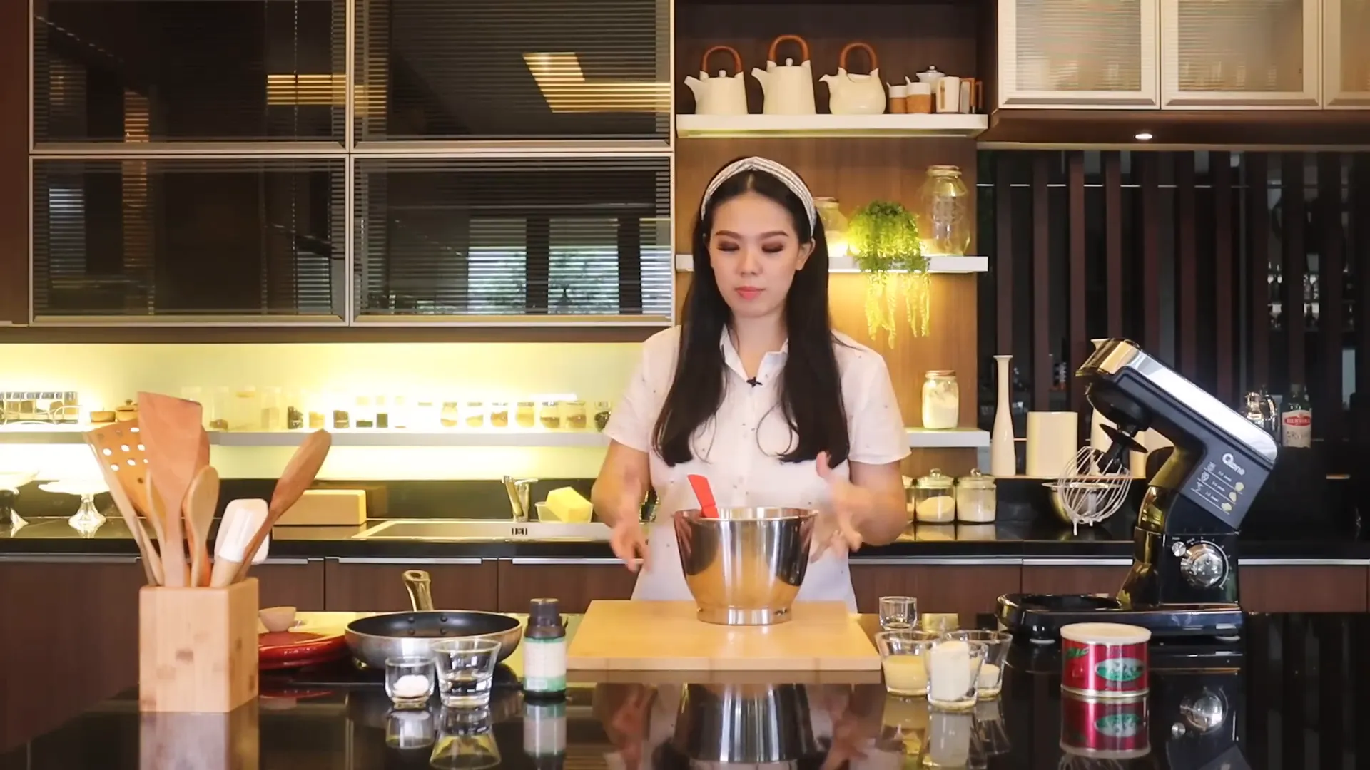 Bahan-bahan martabak manis siap diolah