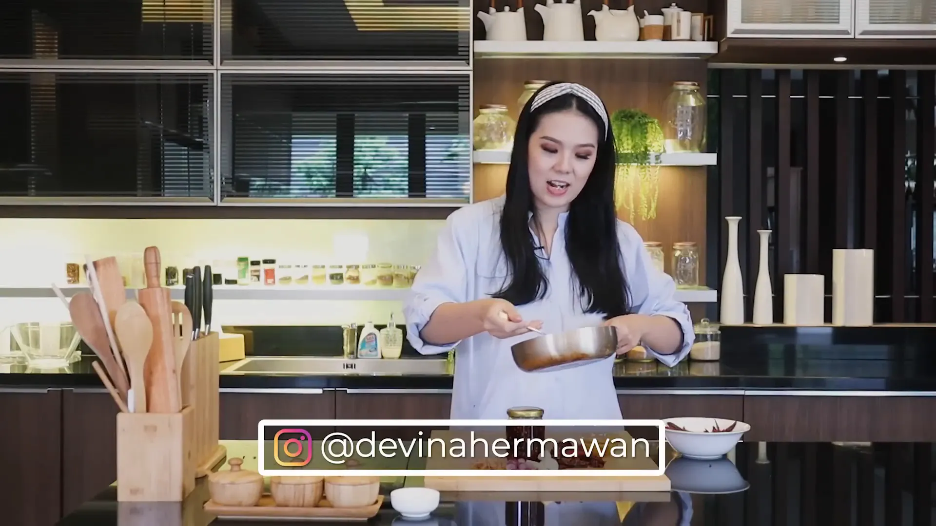 Bahan utama chili oil berupa cabe kering utuh