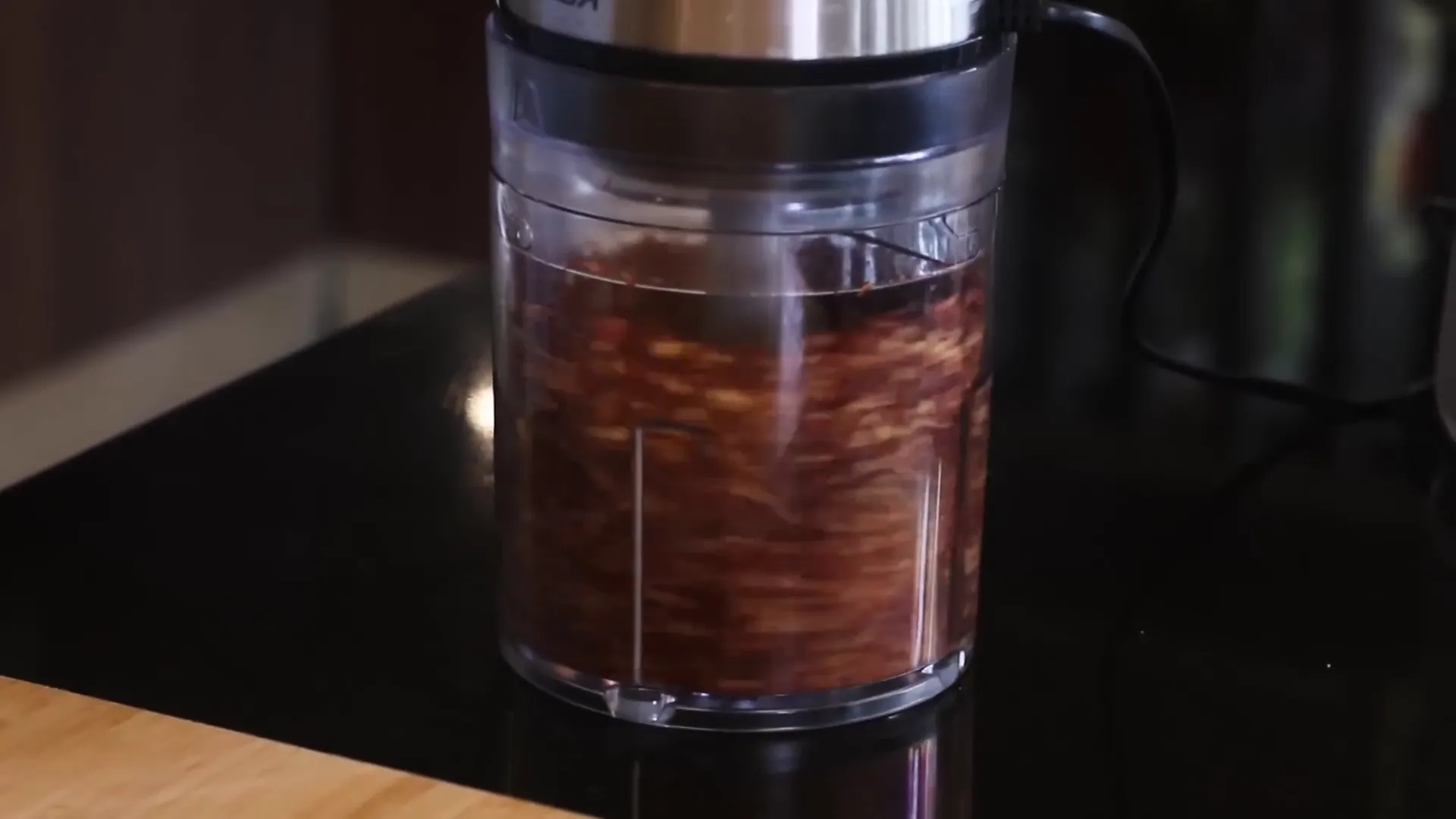 Menghaluskan cabe kering menggunakan food processor