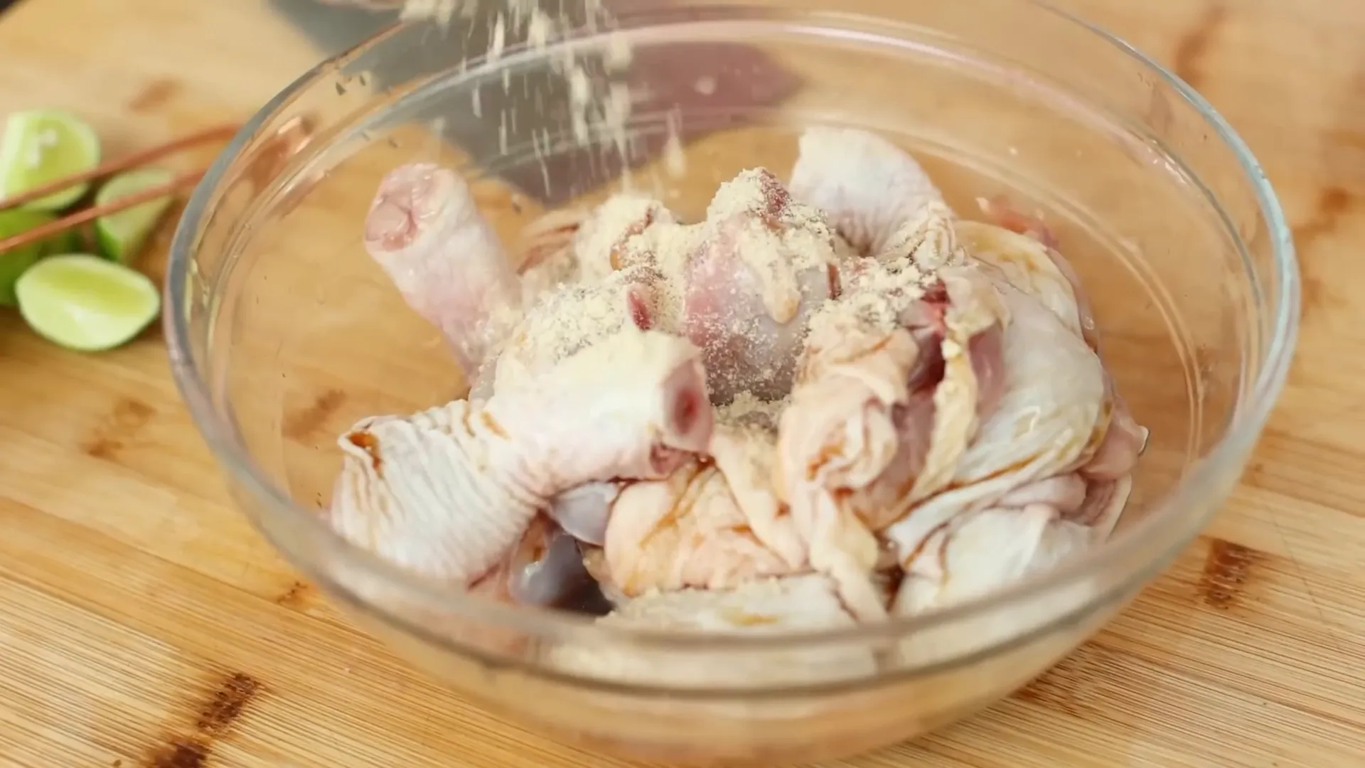 Marinasi ayam dengan bumbu